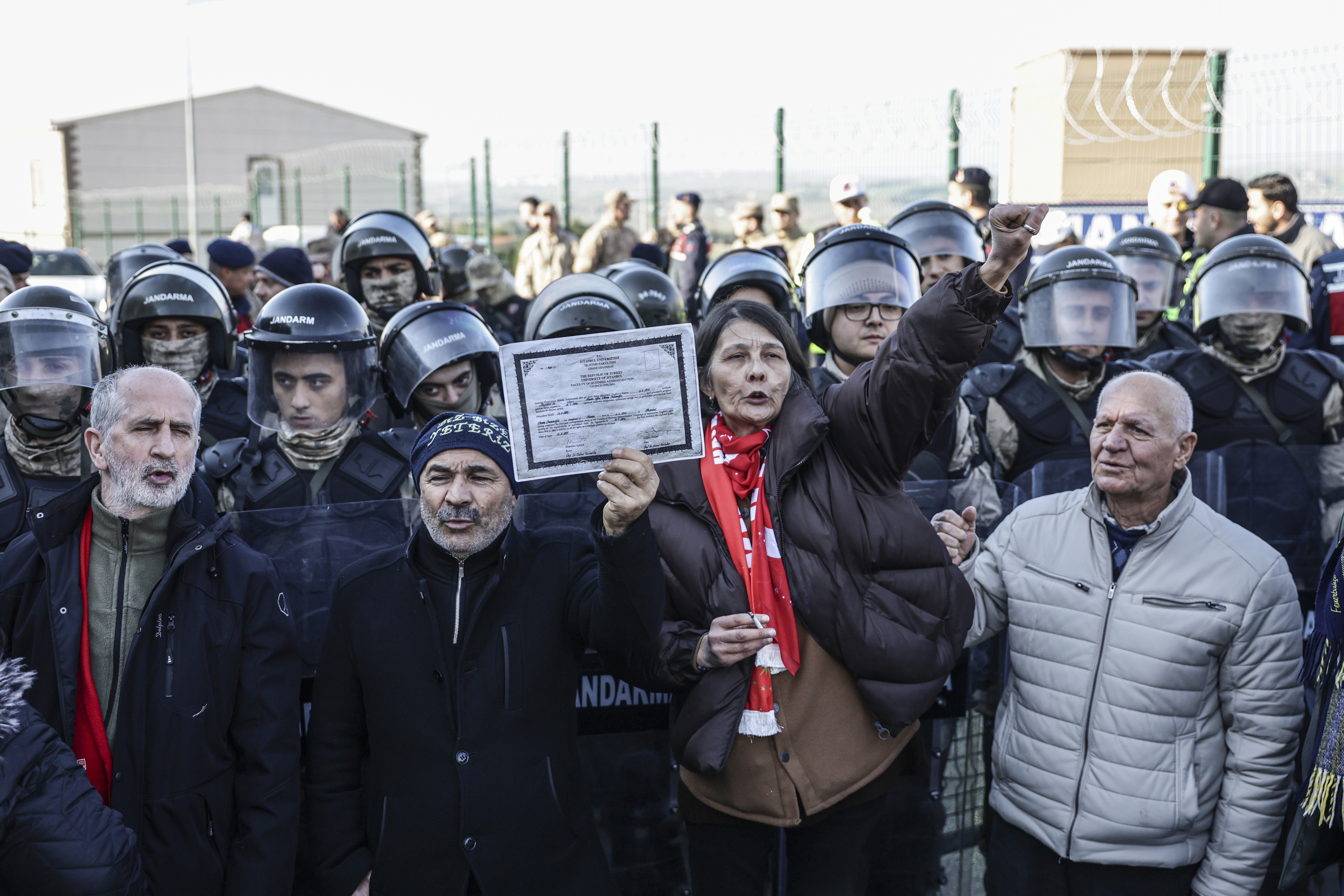 Ekrem Imamoglu aske utz dezatela eskatzeko protesta bat Istanbulen, urtarrilaren 15ean. ERDEM SAHIN / EFE