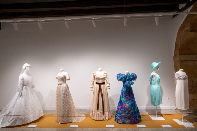 Erakusketako beste hainbeste jantzi. GORKA RUBIO / FOKU