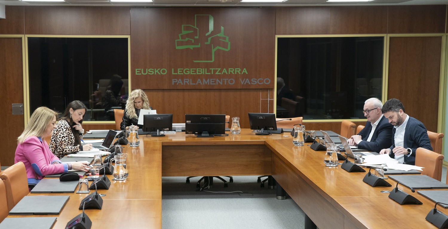 Gardentasun Legea osatzeko Eusko Legebiltzarreko batzordearen bilera, gaur. EUSKO LEGEBILTZARRA