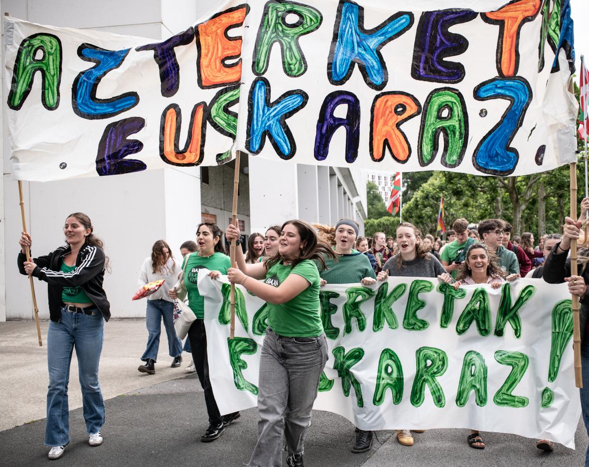 Azterketak euskaraz egitearen aldeko mobilizazio bat, artxiboko argazki batean. PATXI BELTZAIZ