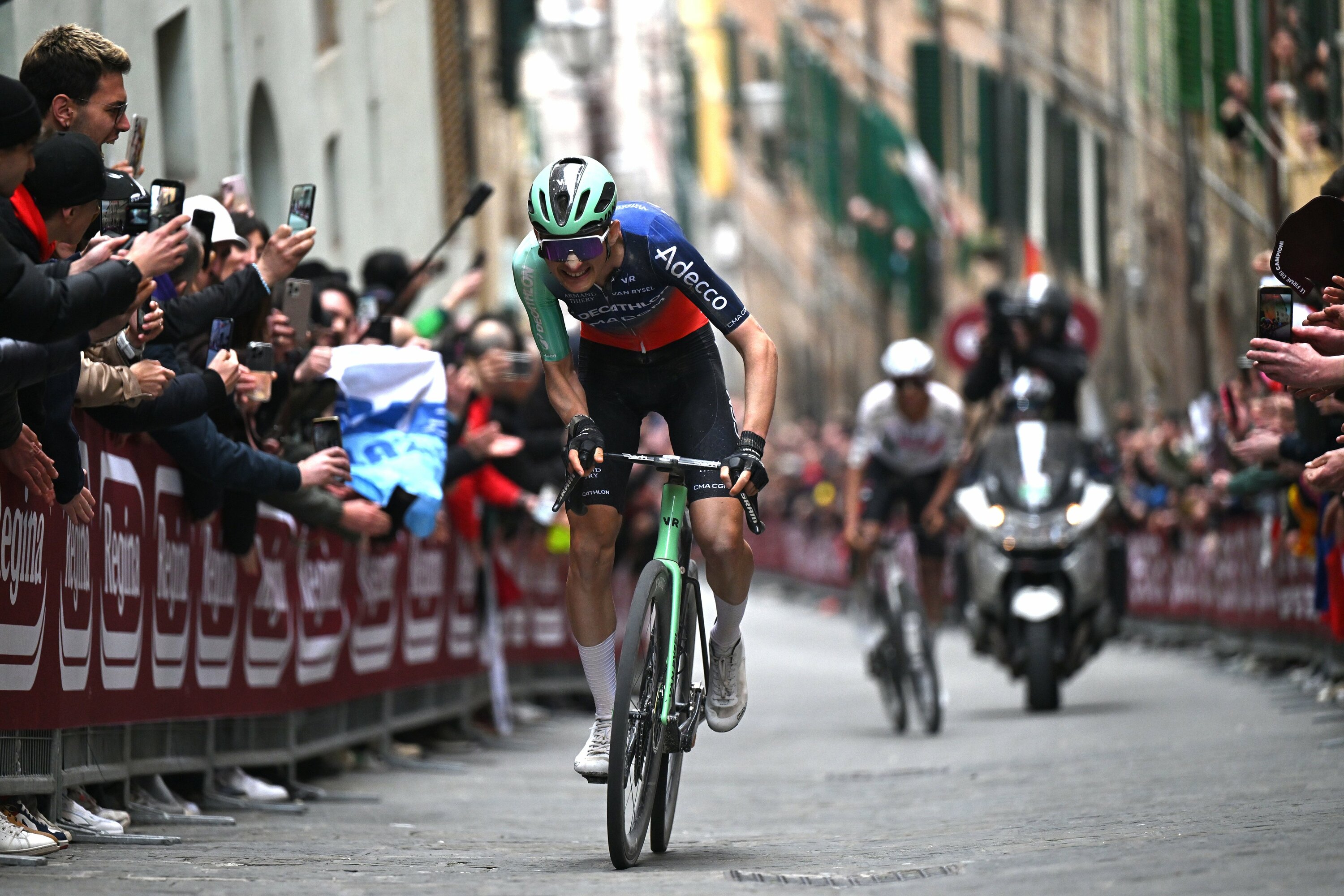 Paul Seixas, ahalegin betean, Strade Bianche klasikoan. DECATHLON TALDEAK UTZITAKO ARGAZKIA