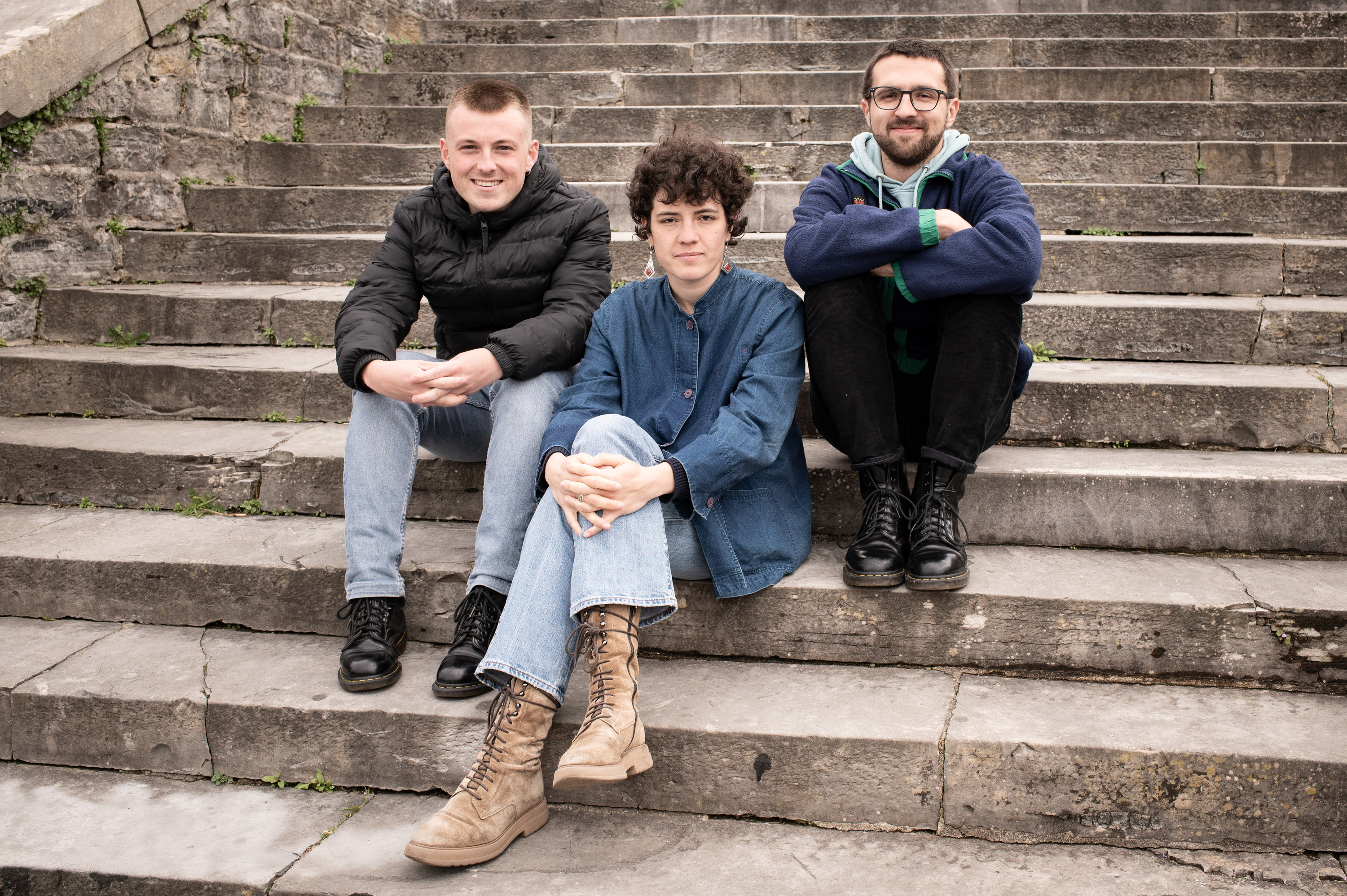 Aitzol Gil de San Vicente, Leire Casamajou Elkegarai eta Xalbat Alzugarai Etxeberri, Baionan, apirilaren 2an. PATXI BELTZAIZ