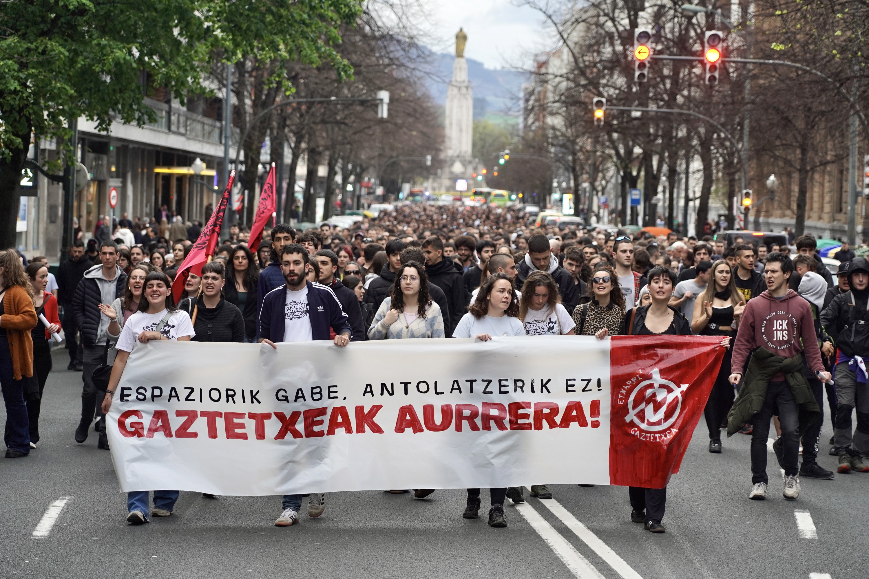 Iazko apirilean Bilboko Etxarri II gaztetxea hustu izana salatzeko manifestazioa. MONIKA DEL VALLE / FOKU