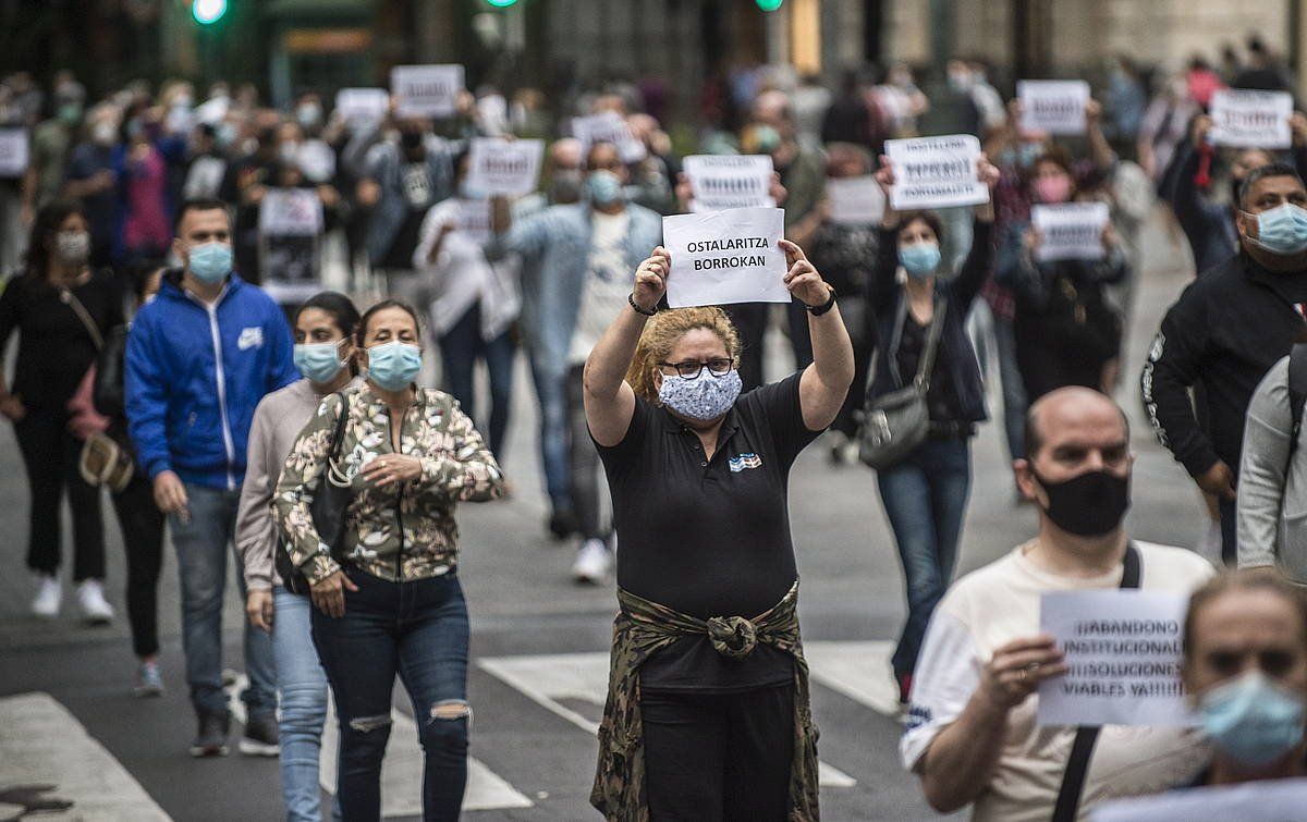 Bilbon, ostalariek protesta egin dute, ezarri dizkieten neurrien aurka. MARISOL RAMIREZ / FOKU