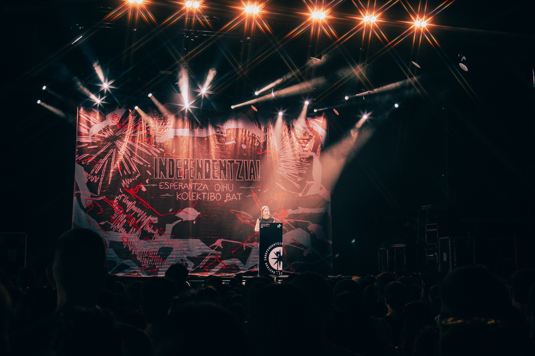 Amaiur Egurrola Ernaiko bozeramailea Gazte Topaguneko ekitaldi politikoan, gaur, Abadiñon (Bizkaia). ERNAI