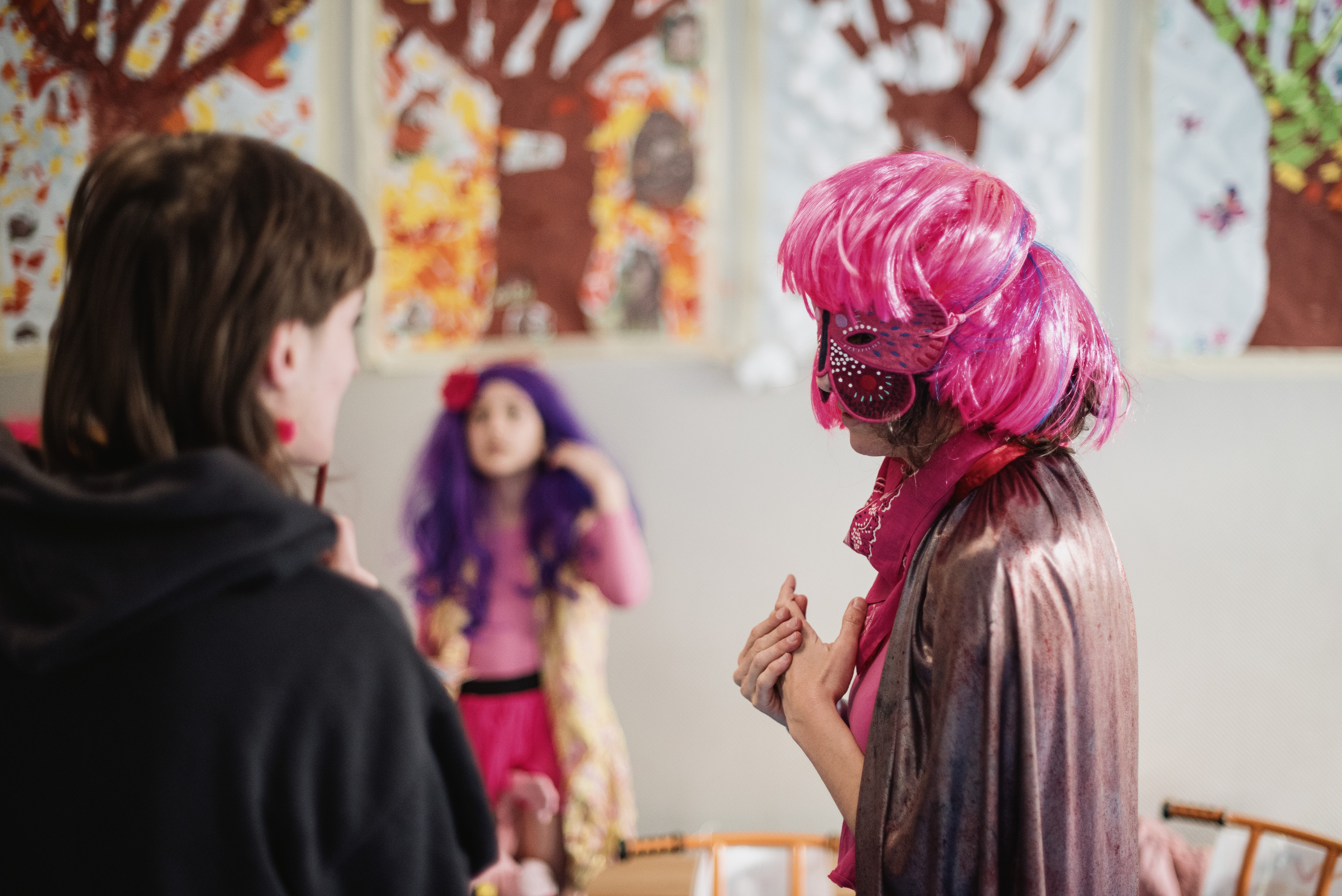 Ael Campistronek 'drag' tailerra eman die Oihana ikastolako haurrei eta burasoei, joan den astean, Baionan. GUILLAUME FAUVEAU