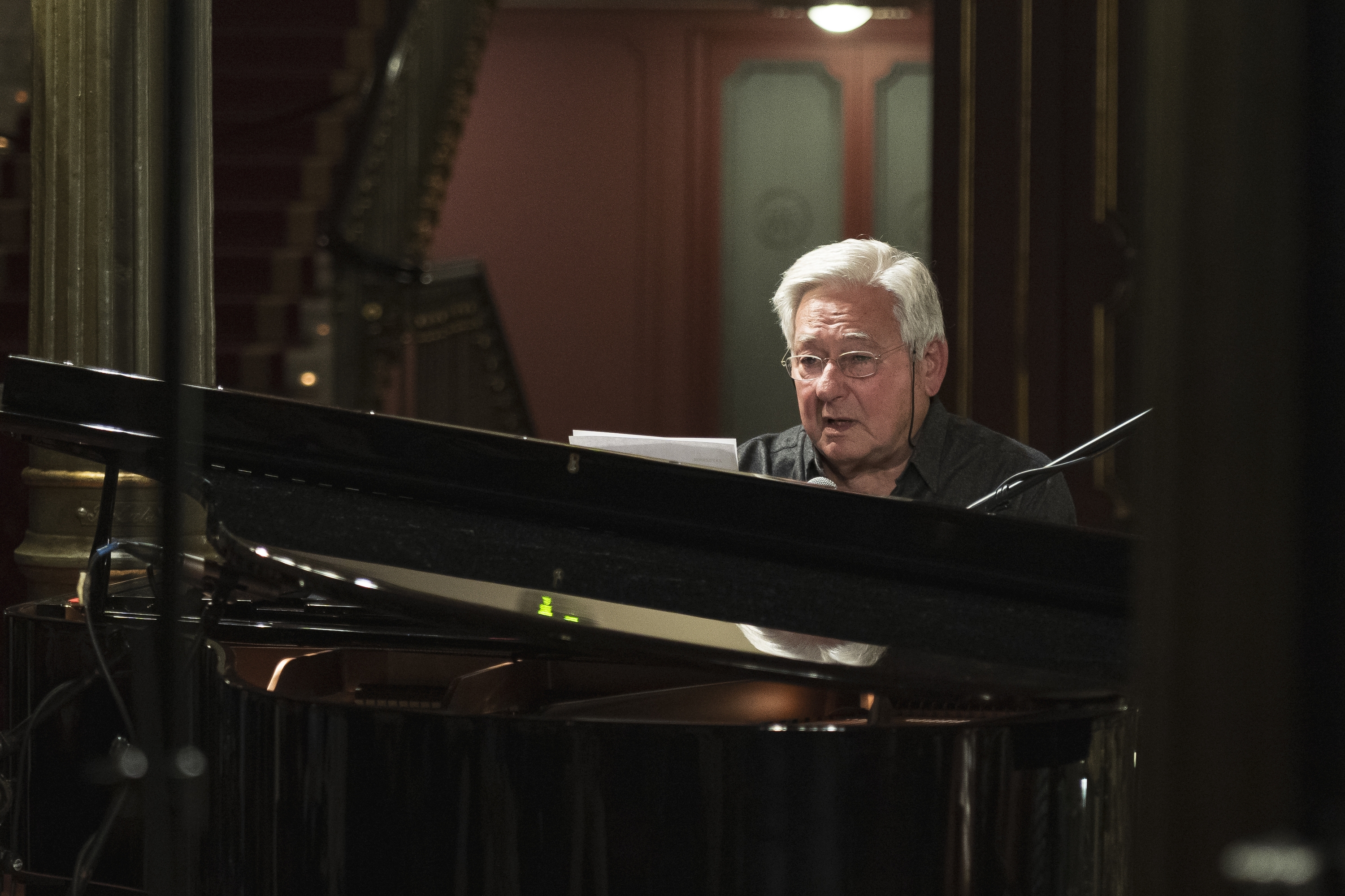 Antton Valverde kontzertu bat ematen, 2024an, Bilbon. ARITZ LOIOLA / FOKU