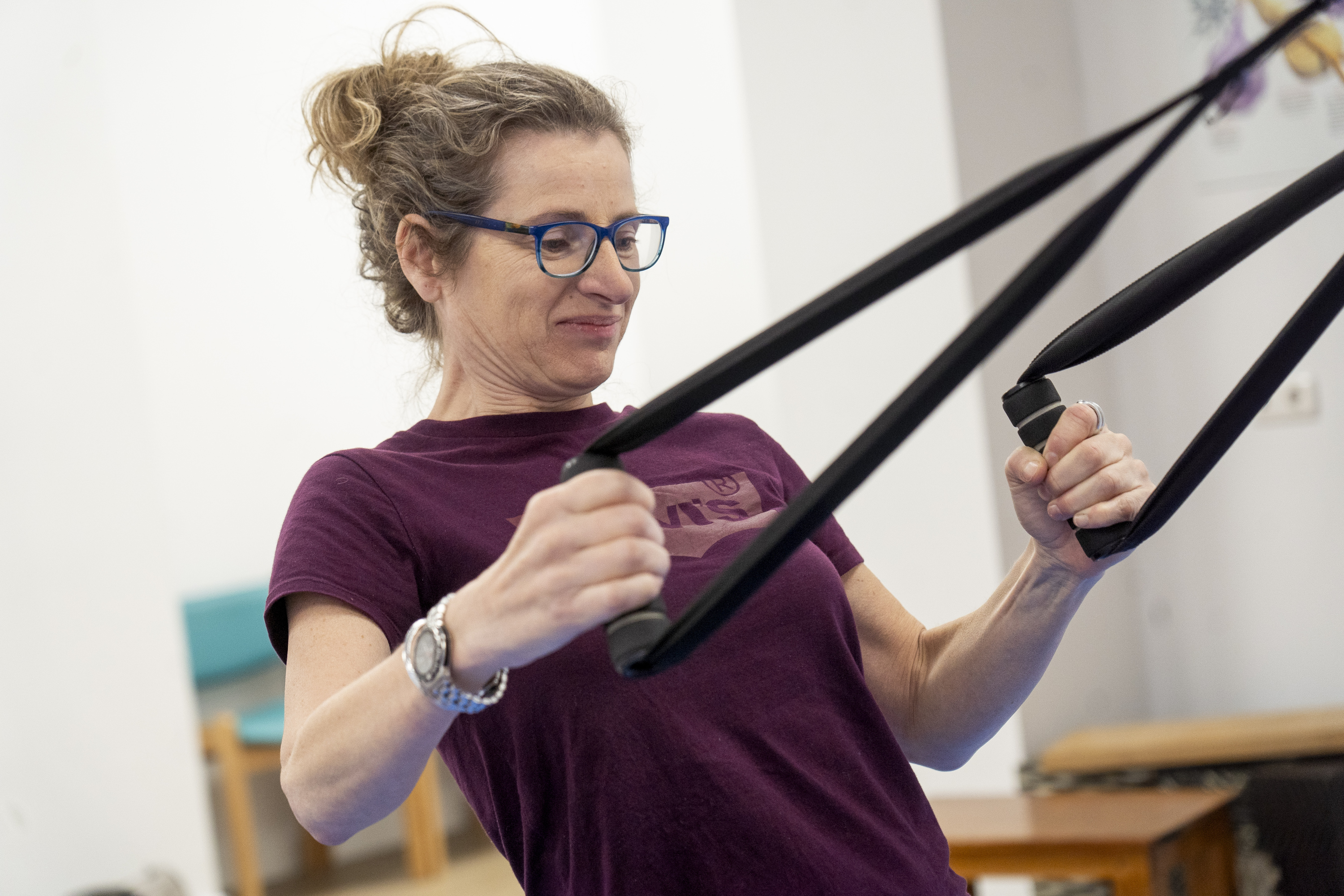 Nafarroako EM Esklerosi Anizkoitza elkarteko kide Beatriz Urrizola, fisioterapia saio batean. IÑIGO URIZ / FOKU