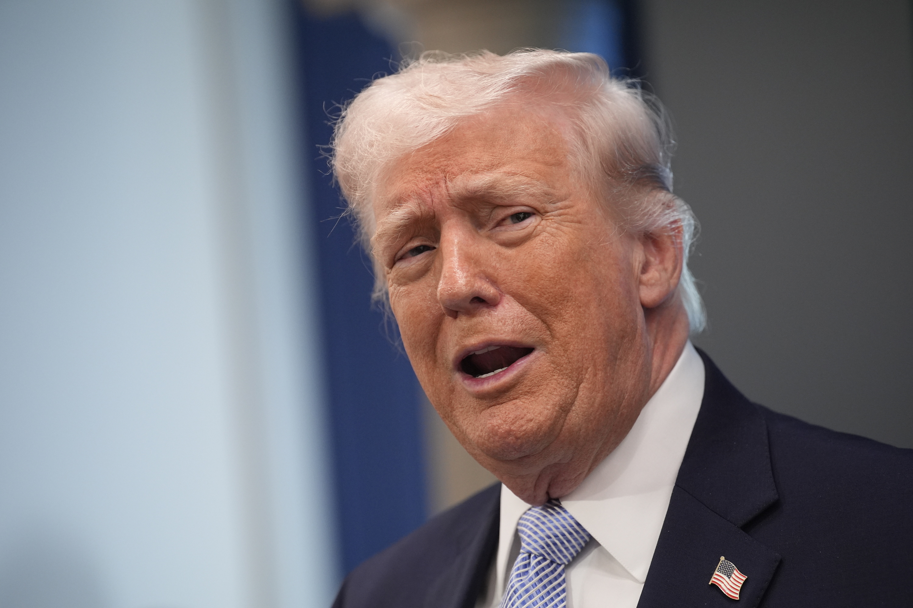 Donald Trump AEBetako presidentea Etxe Zurian, atzo. YURI GRIPAS / EFE