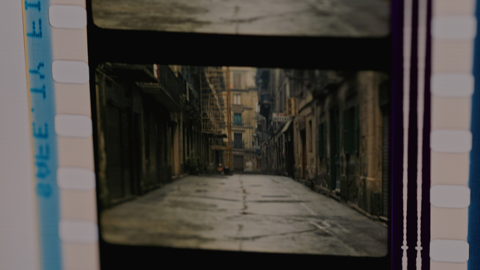 'Itzalak argitzen' dokumentaleko (2026) irudi bat. 