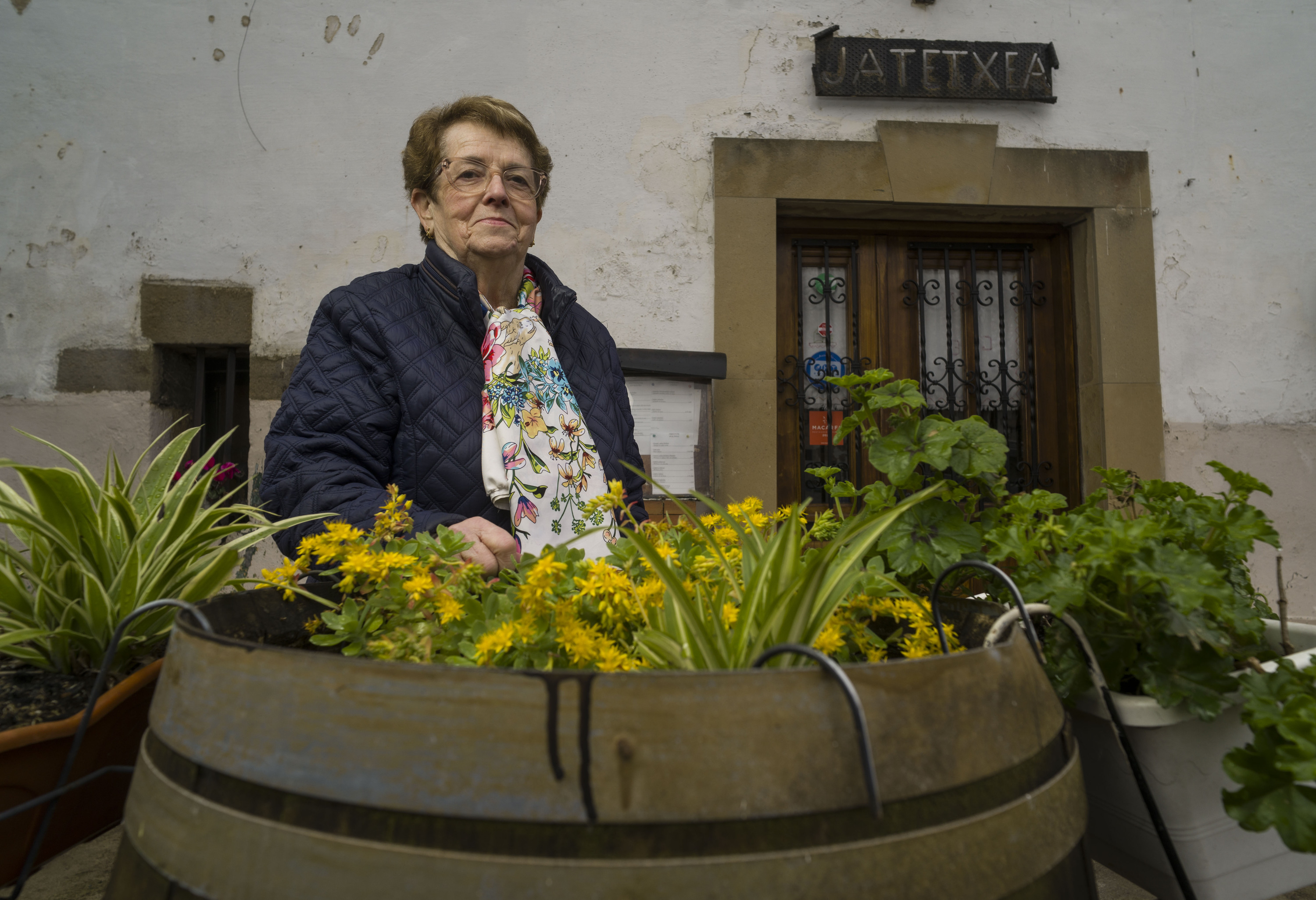 Miren Etxeberria, Iraeta jatetxeko sarreran. JON URBE / FOKU