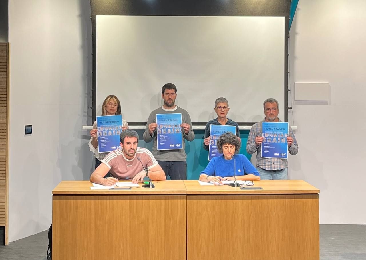 ELAko eta LABeko ordezkariak gaur Bilbon egindako agerraldian. LAB