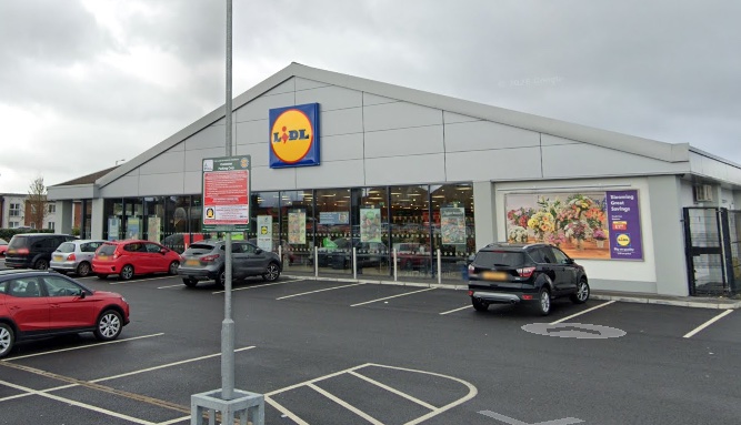Lidl supermerkatua, Dundonald herrian, Belfastetik gertu. GOOGLE MAPS