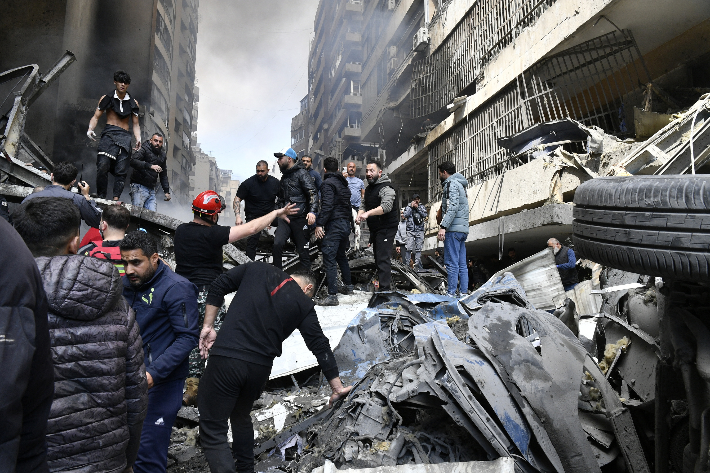 Israelen bonbardaketek suntsitutako kale bat, asteazkenean, Beiruten. WAEL HAMZEH / EFE
