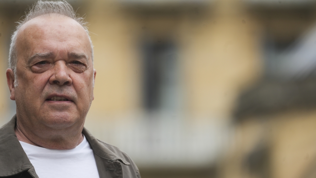 «Jarraitu egin behar dugu unibertsalak izan diren testuak euskarara itzultzen»