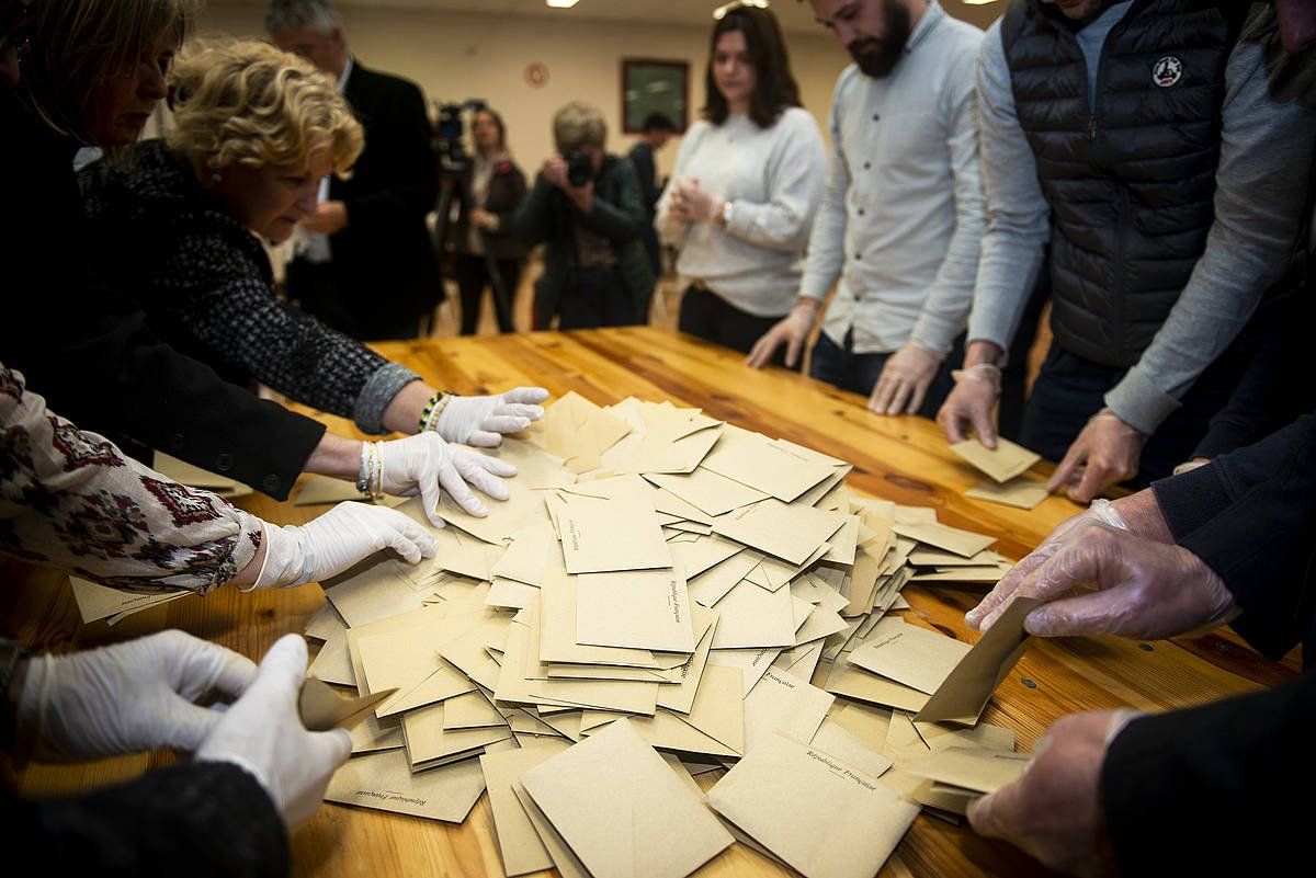 Herriko bozen lehen itzulia, martxoaren 15ean. GUILLAUME FAUVEAU