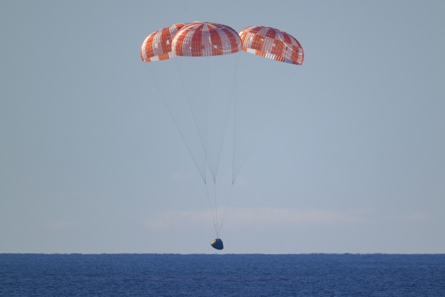 Ontzia uretara erori aitzinetik. HANDOUT / EFE Ontzia uretara erori aitzinetik. HANDOUT / EFE