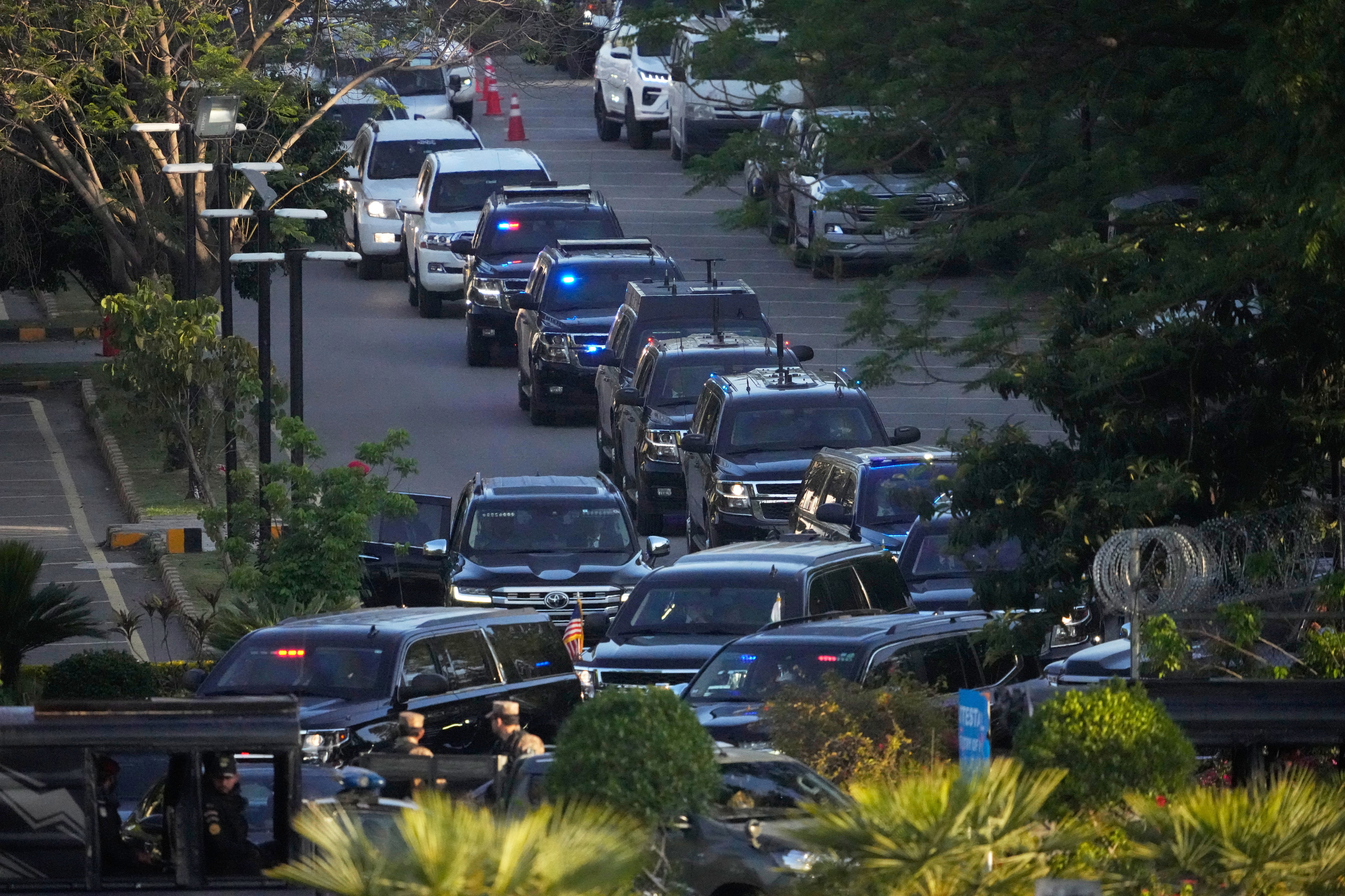 AEBetako ordezkaritza Islamabadetik alde egiten, gaur. SOHAIL SHAHZAD / EFE