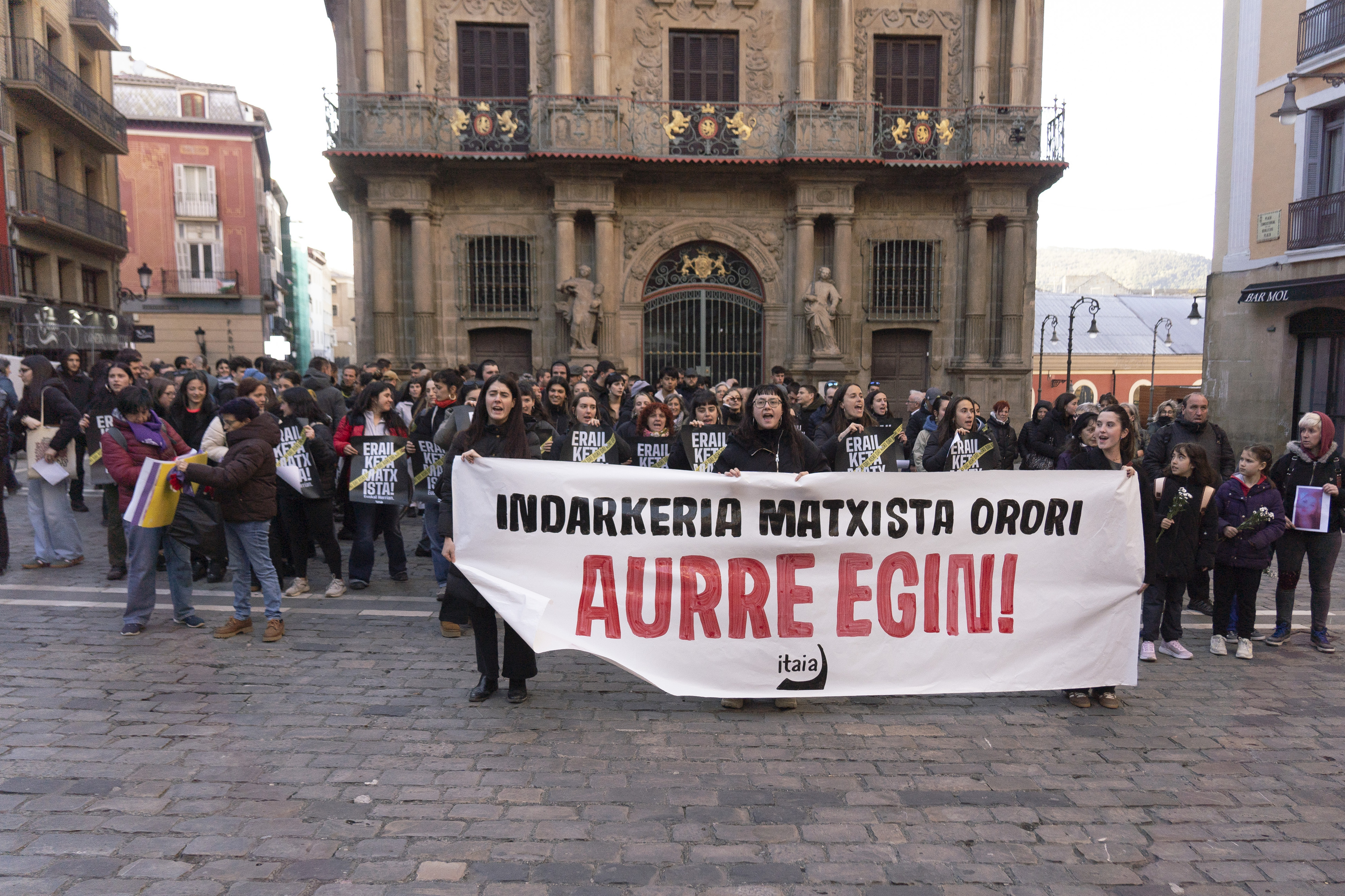 Hilketa matxistaren harira Itaiak gaur egindako mobilizazioa, Iruñean. IÑIGO URIZ / FOKU