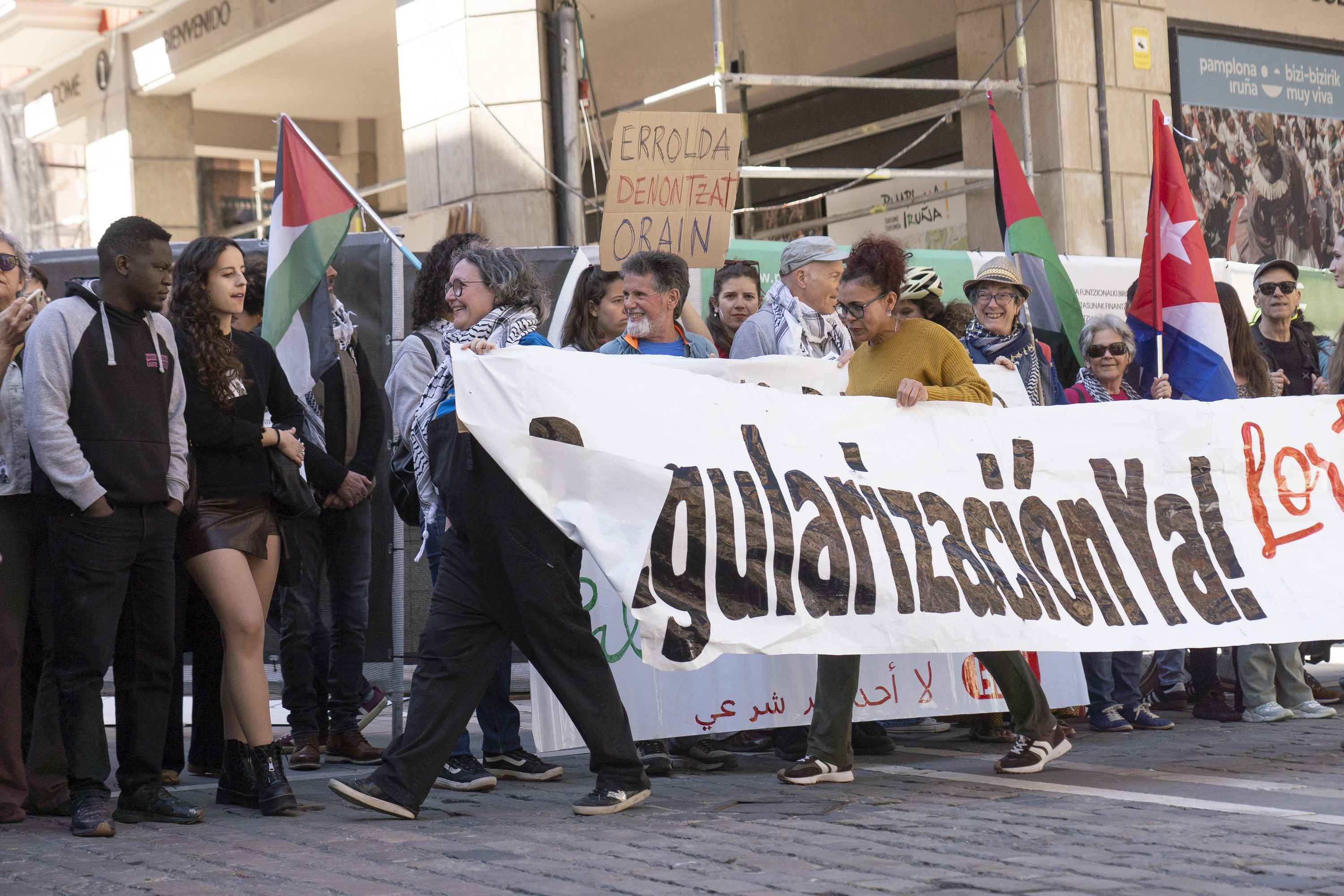 Migratzaileen erregularizazioa eskatzeko elkarretaratze bat, Iruñean. IÑIGO URIZ / FOKU