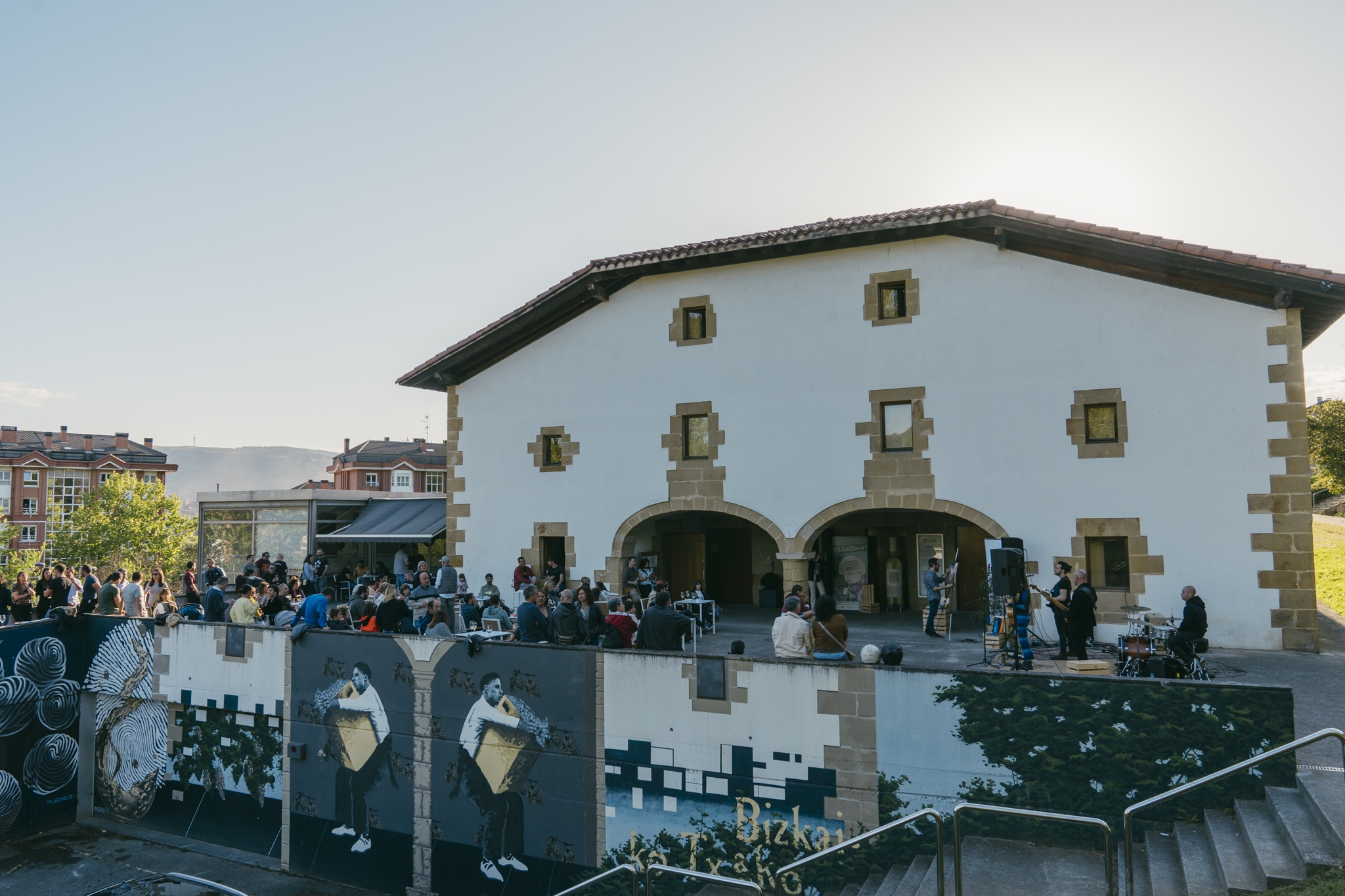 2023ko Txakomic jaialdia, artxiboko irudi batean. TXAKOMIC JAIALDIAK UTZITAKOA