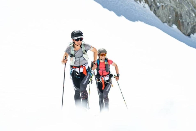 Hillary Gerardi eta Valentine Fabre eskiatzaileak Chamonix-Zermatt zeharkaldian