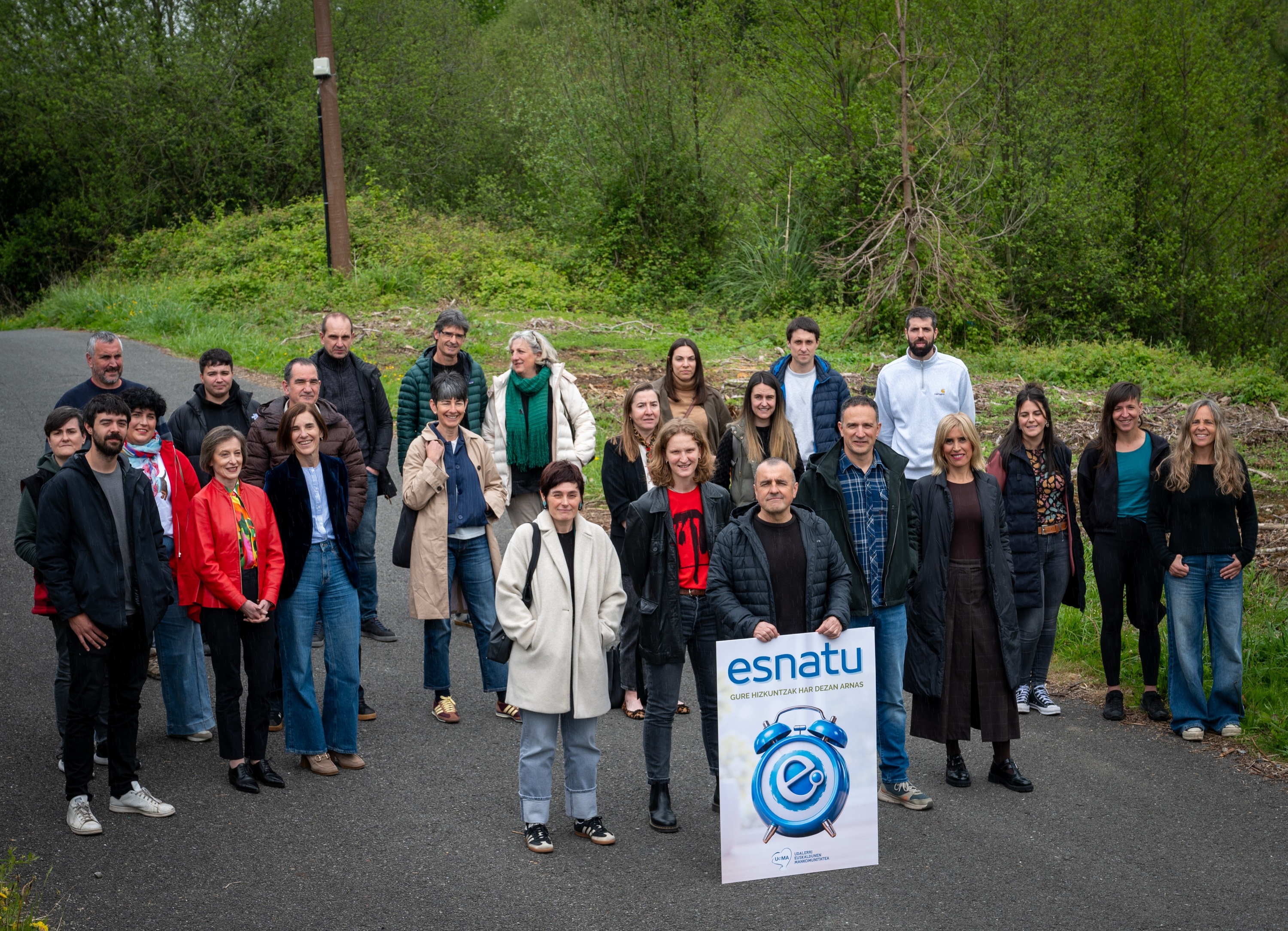 UEMAko arduradunak dinamikarekin bat egin duten erakundeetako ordezkariekin, gaur eguerdian, Orion. GORKA RUBIO / FOKU