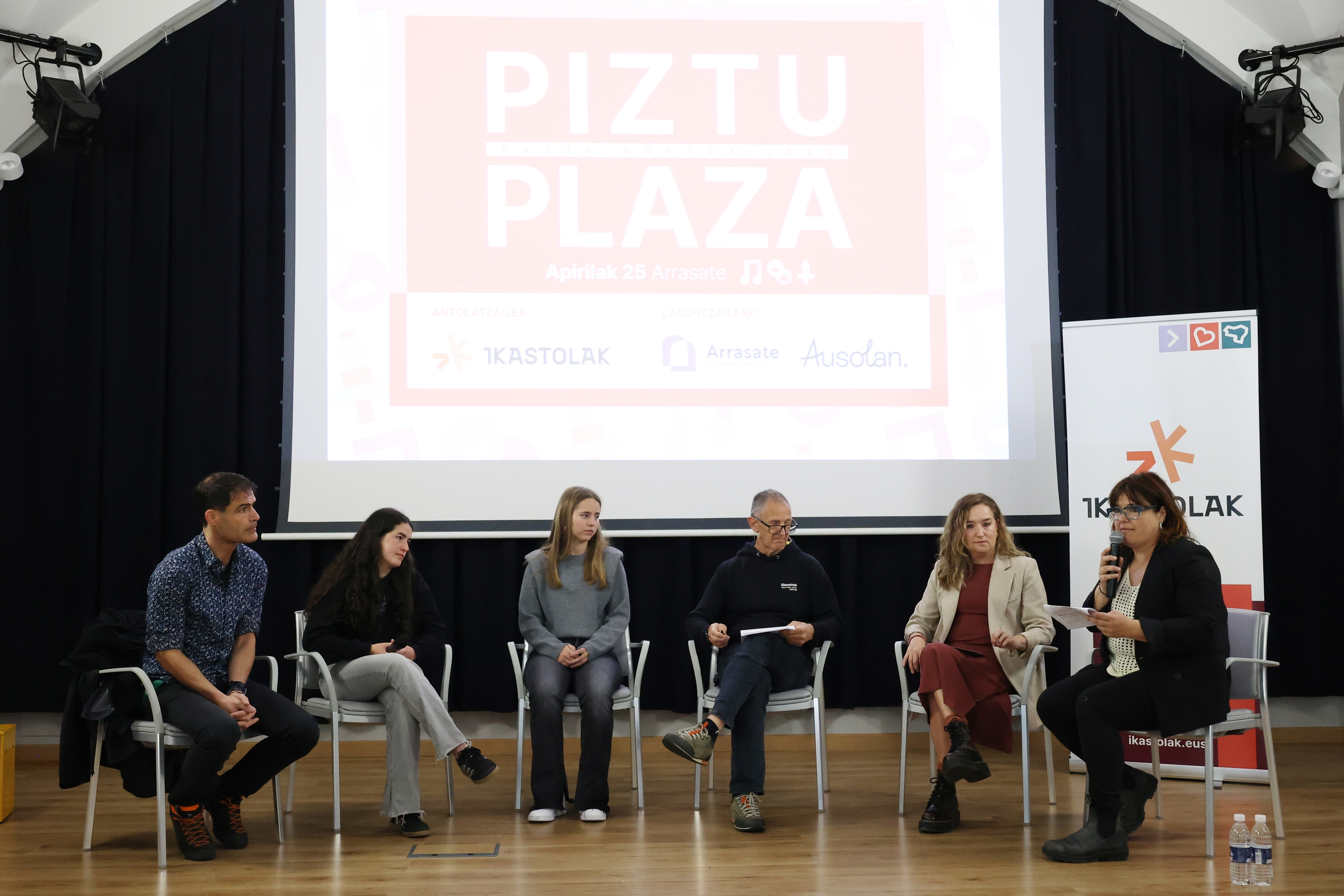 Piztu Plaza ekinaldiaren aurkezpena, gaur goizean, Arrasaten. IKASTOLAK