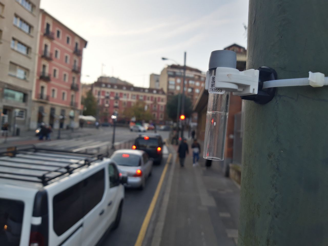 Neurketarako tutu pasibo bat, Bilboko Basurto Ikastetxearen ondoan. SAGARRAK TALDE EKOLOGISTA