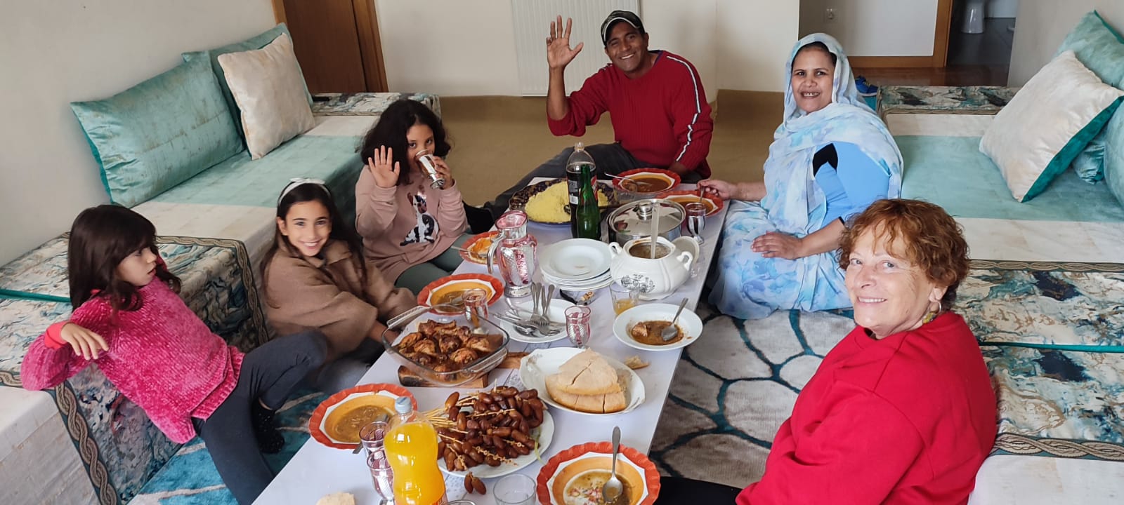 Bizilagunak egitasmoko otordu bat, artxiboko irudi batean. BERRIA