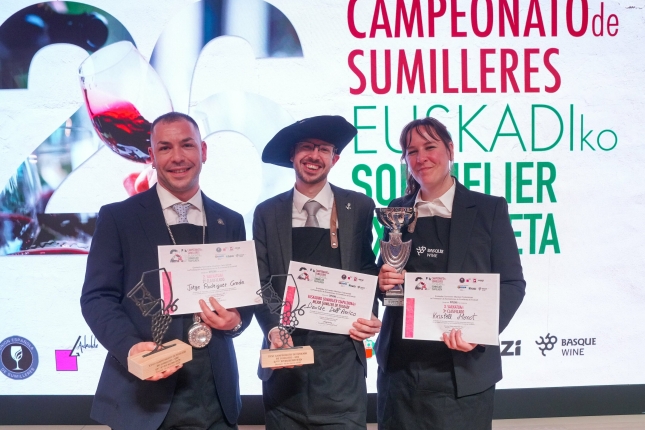 Txapelketako finalistak: Jorge Rodriguez Conde Erre de Roca jatetxekoa, Davide Dall’Amico Mina jatetxekoa eta Kirstell Monot Mugaritz jatetxekoa. BASQUE WINES