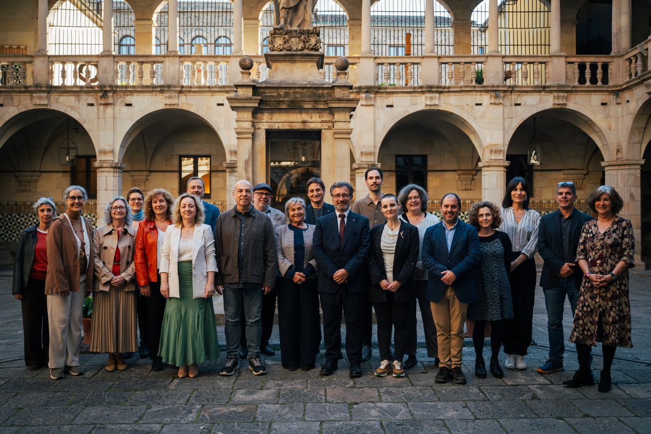 Hizkuntza Gutxituen Adierazpen Unibertsala berritzeko prozesua hasteko ekitaldia egin dute Bartzelonan. HIZKUNTZA ESKUBIDEEN BEHATOKIA
