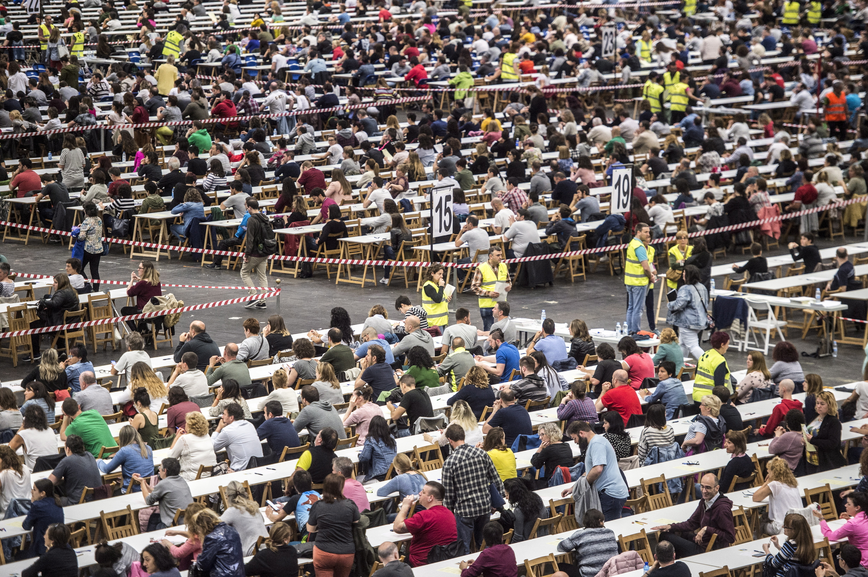 Osakidetzaren lan eskaintza publiko bateko probak, Barakaldoko BECen, artxiboko irudi batean. MARISOL RAMIREZ / FOKU