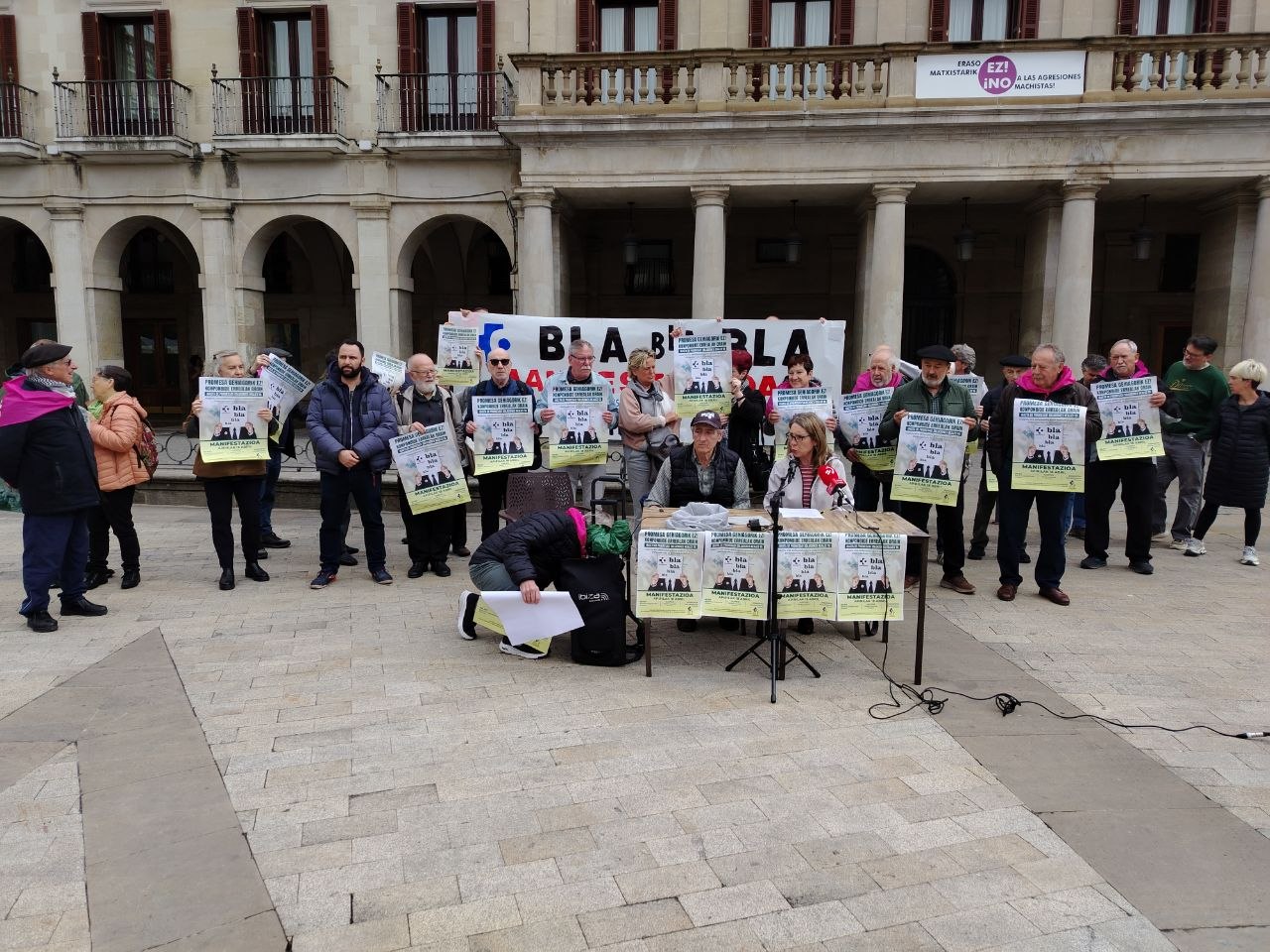OPA Osasun Publikoaren Aldeko Herri Plataformaren agerraldia, Gasteizen. OPA PLATAFORMA