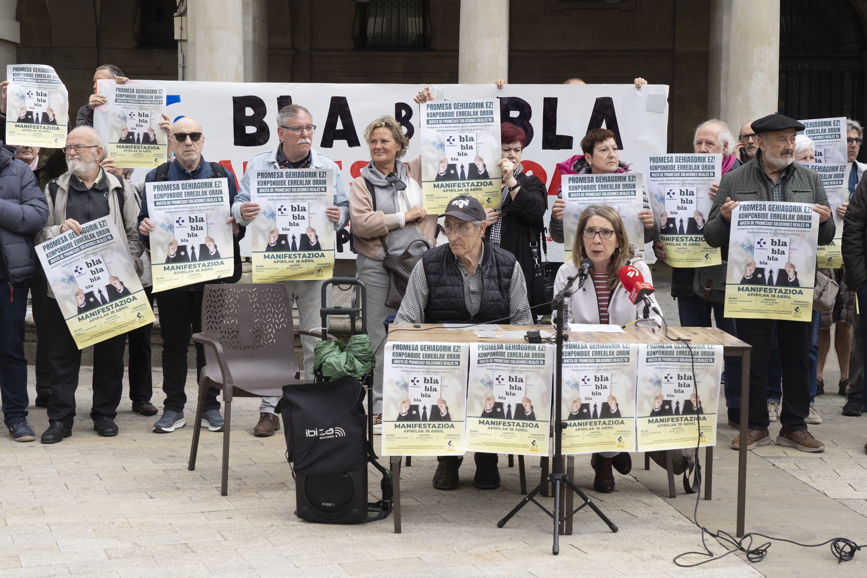 OPA Osasun Publikoaren Aldeko Herri Plataformaren agerraldia, Gasteizen. RAUL BOGAJO / FOKU