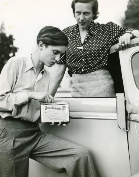 (ID_17763283752445) Annemarie Schwarzenbach and Ella Maillart