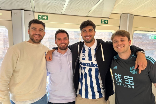 (ID_17764181926945) Realzaleak Sevillarako bidean. Iñaut Gonzalez de Matauko / BERRI