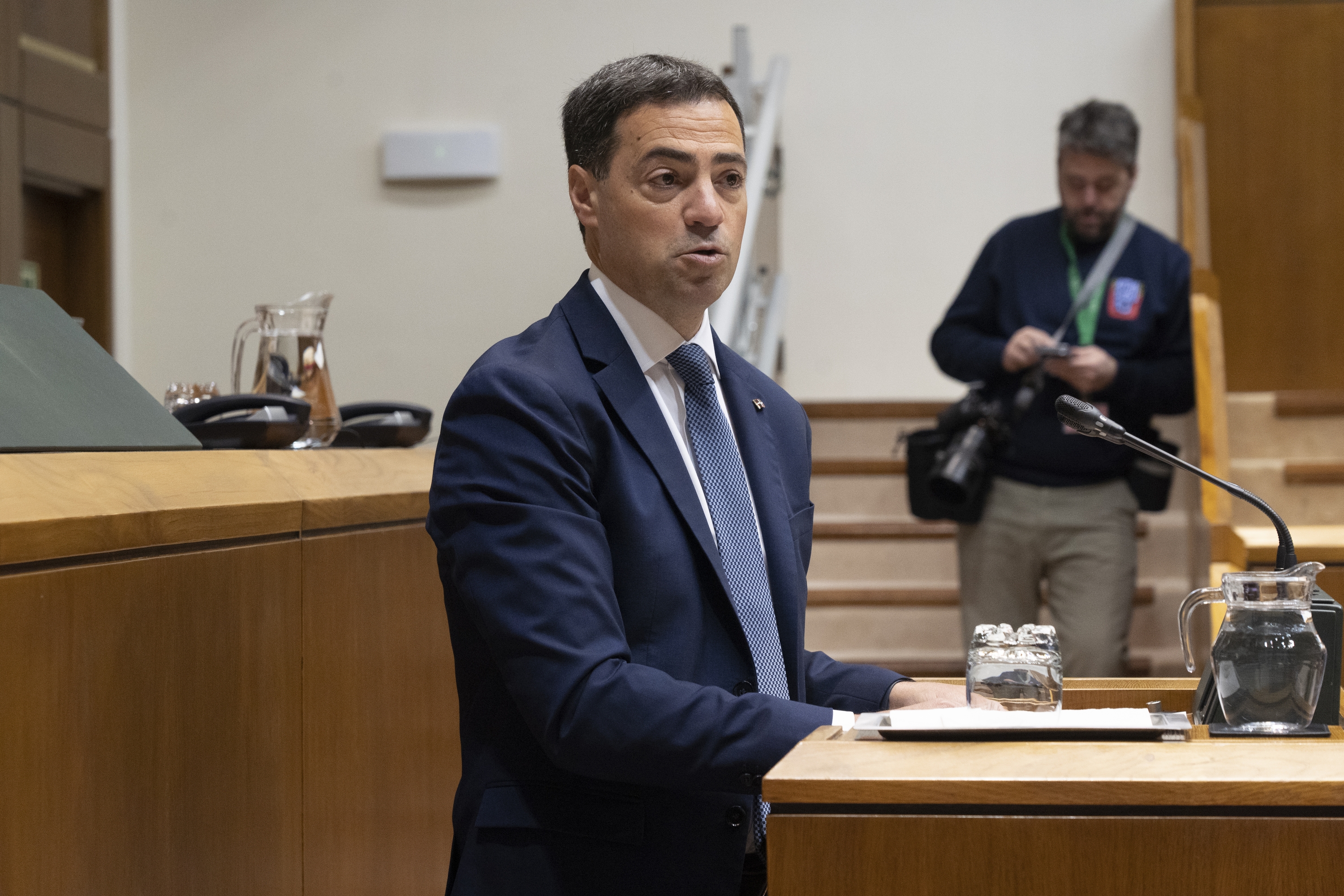 Eusko Jaurlaritzako lehendakari Imanol Pradales Eusko Legebiltzarreko osoko bilkuran. RAUL BOGAJO / FOKU