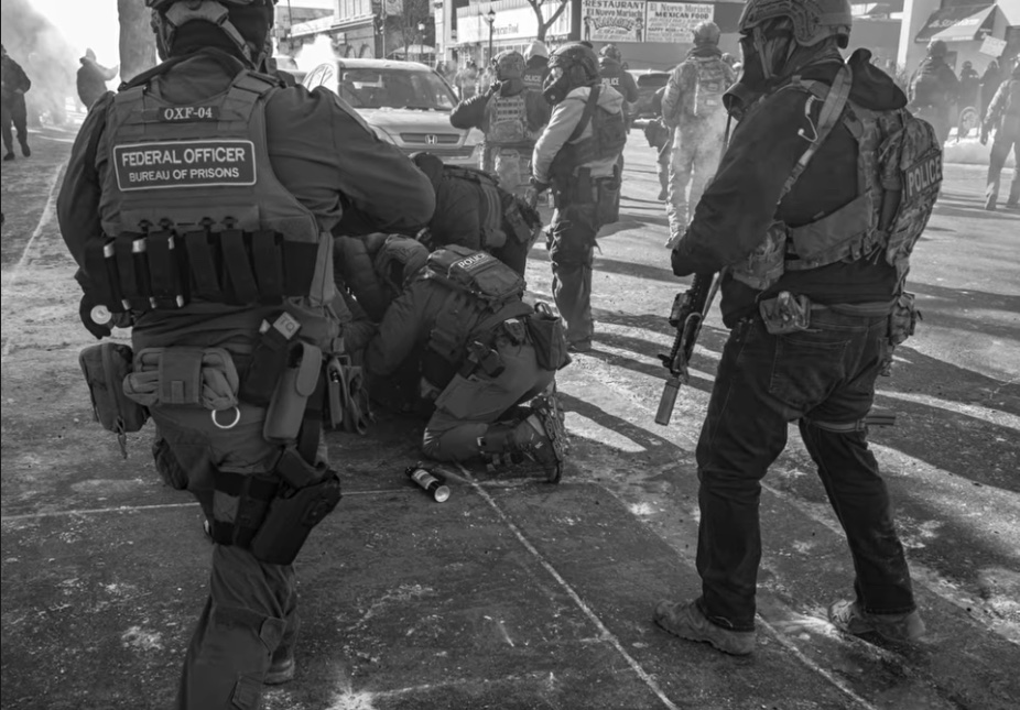 'Boots on the Ground' filmaren irudi bat. 