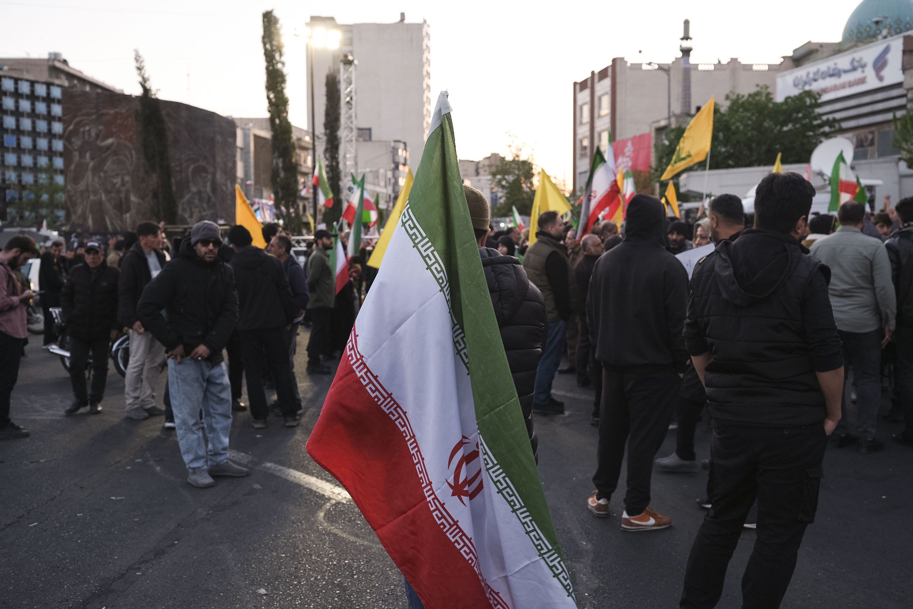 Pertsona batzuk asteazkenean Teheranen, mobilizazio batean. JAIME LEON / EFE