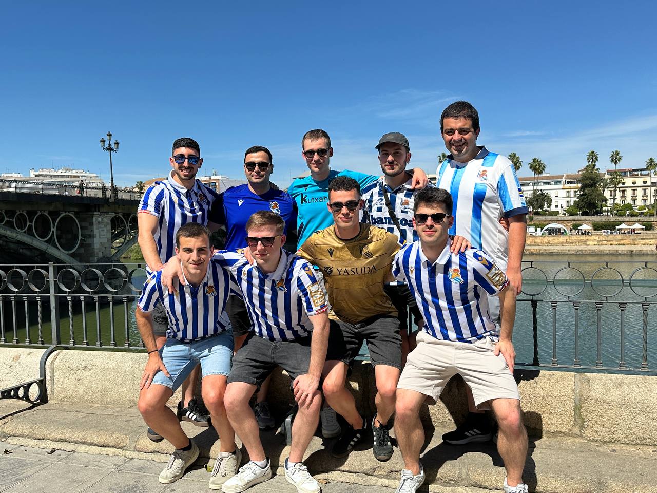 Realzale koadrila bat Sevillan. AINARA RODIL