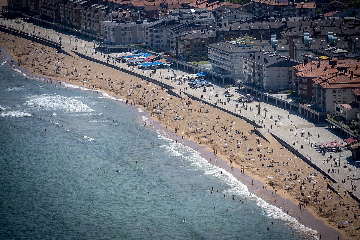 Zarauzko hondartzaren ikuspegia airetik. GORKA RUBIO / FOKU