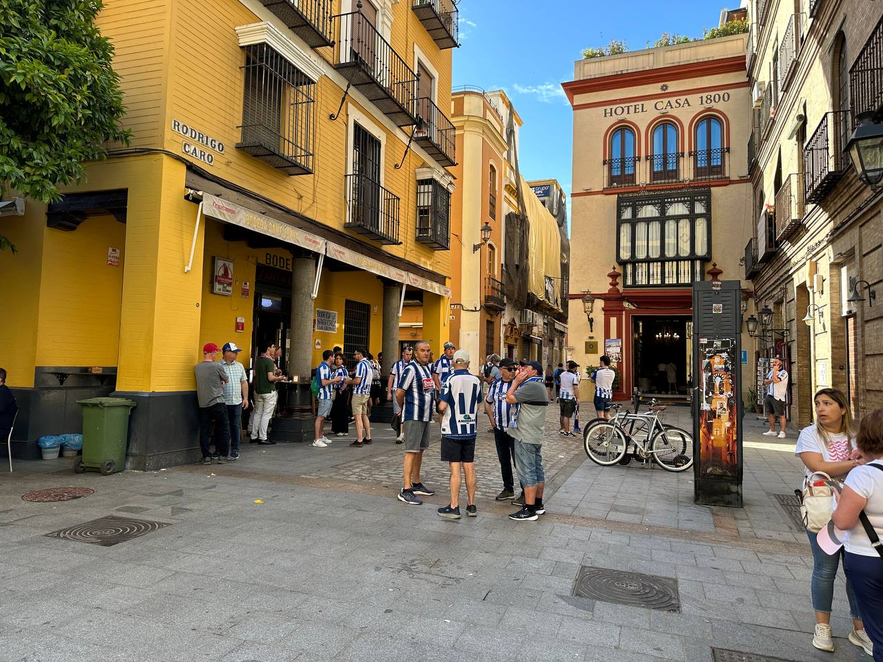Realzaleak Sevillako kaleetan. AINARA RODIL