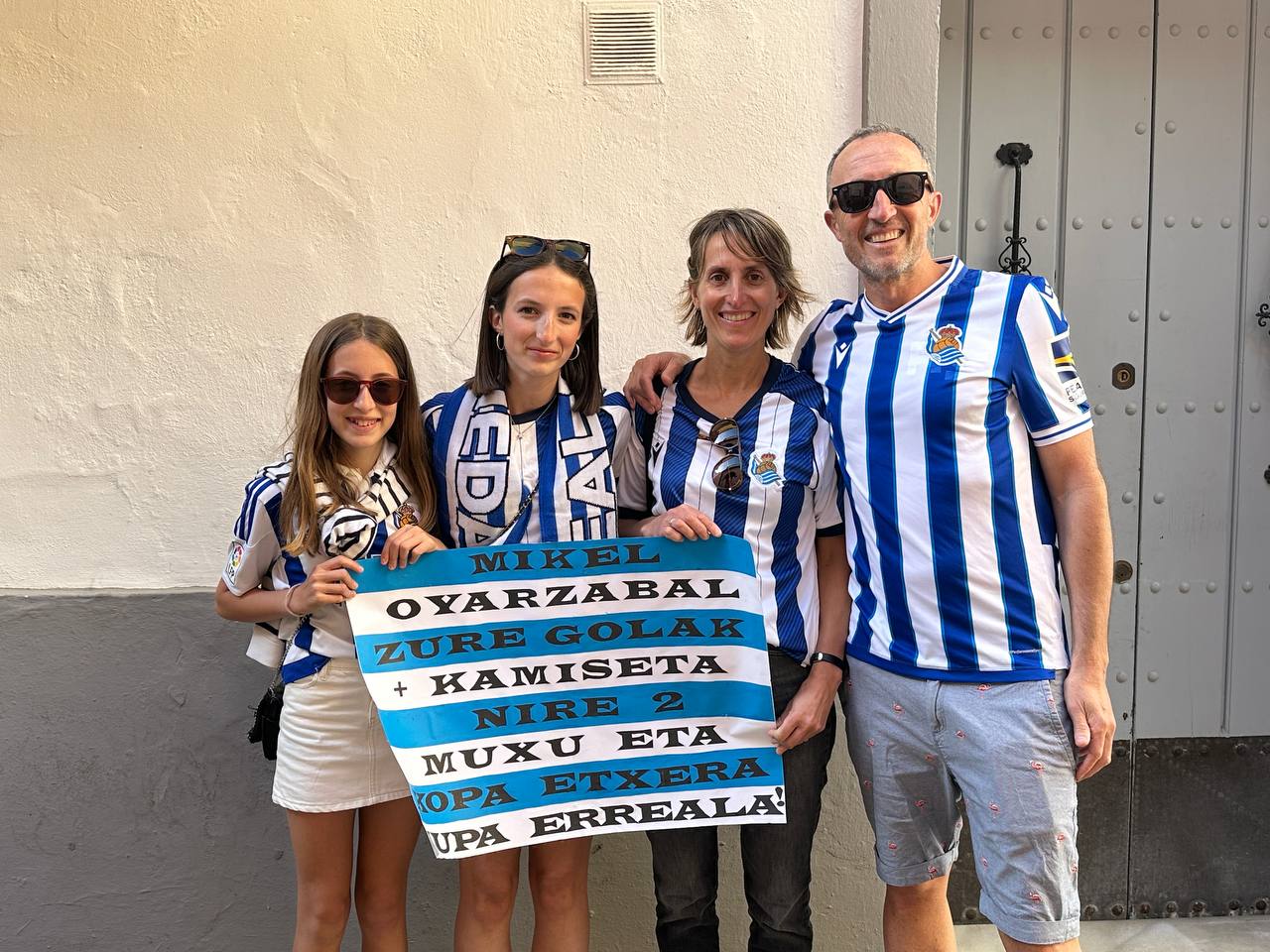 Realzale familia bat Sevillan. AINARA RODIL