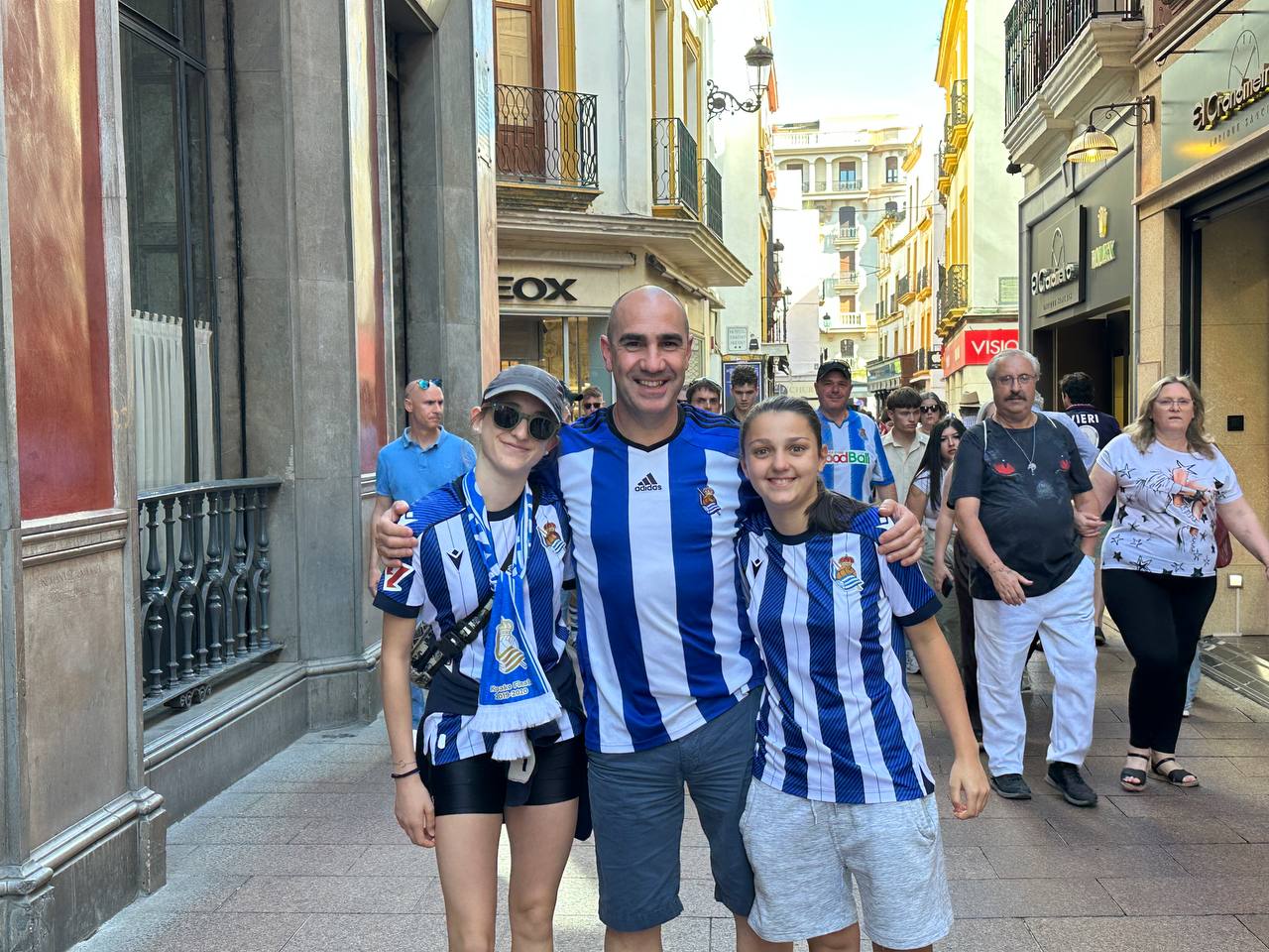 Realzale familia bat Sevillan. AINARA RODIL