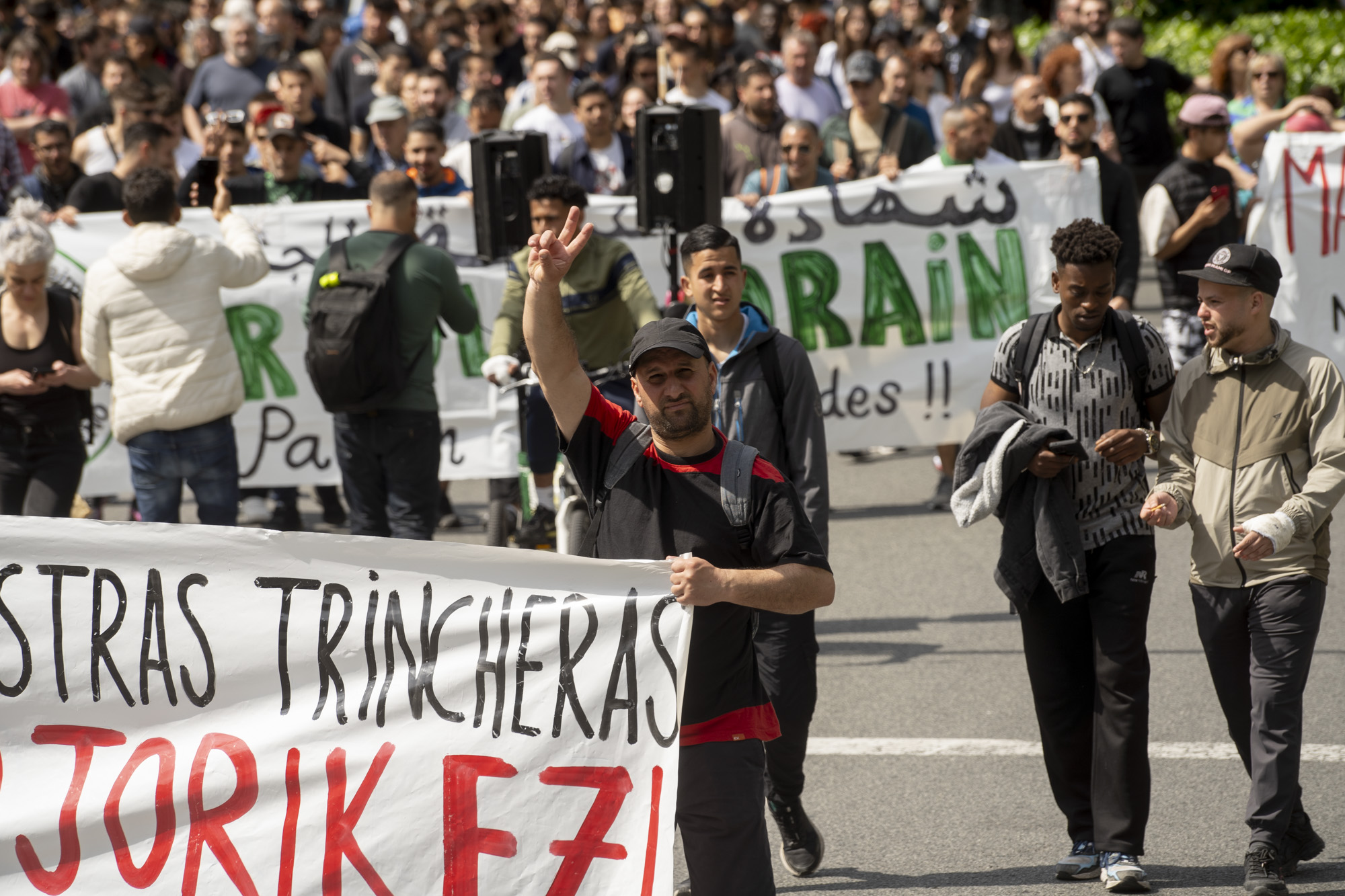 Arantzaditik kaleratutako migratzaileek «konponbide bat» exijitu diote Iruñeko Udalari