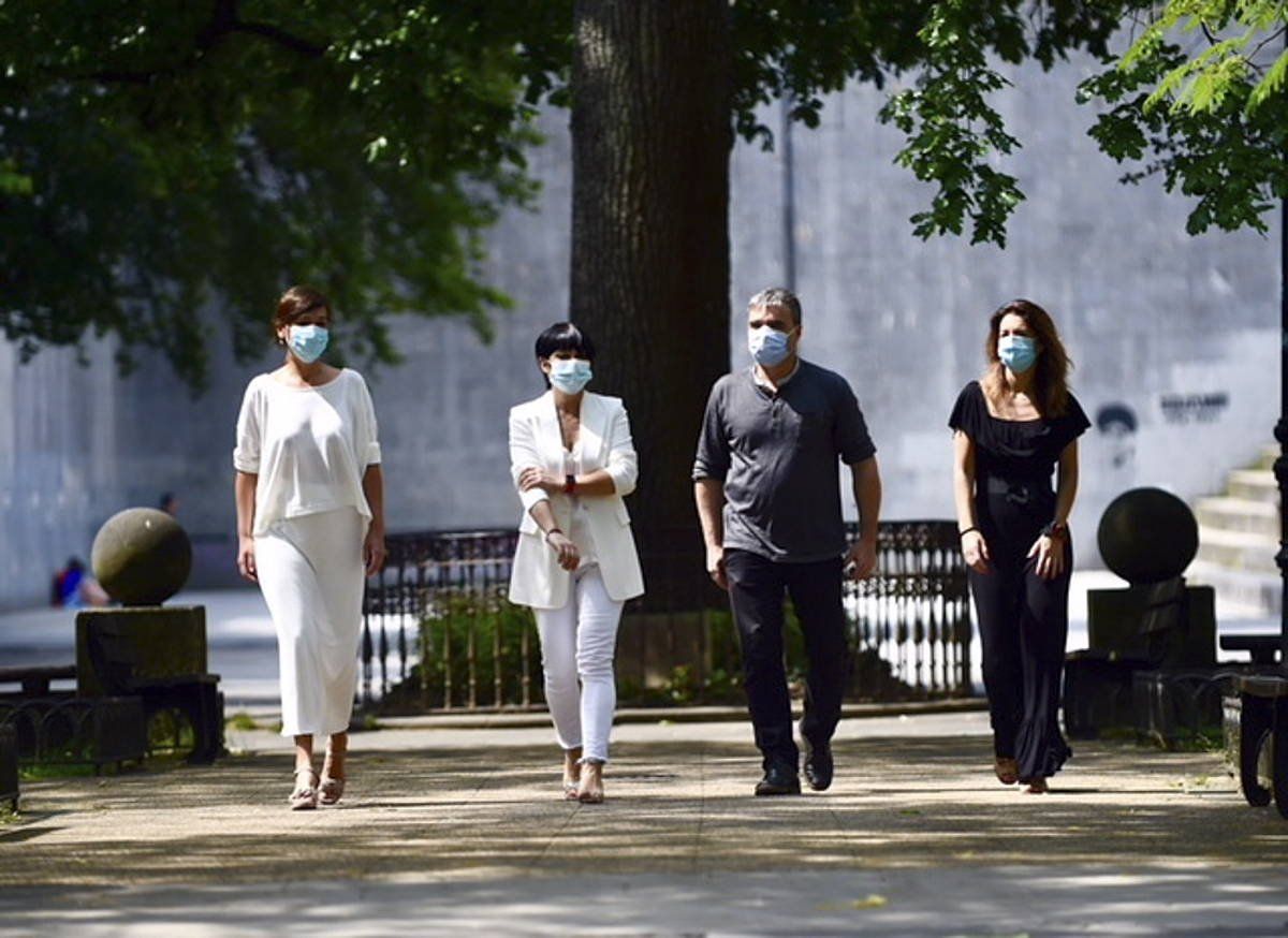 EH Bilduko zerrendetako kideak, Oñatin. Ezkerretik bigarren, Maddalen Iriarte. FOKU