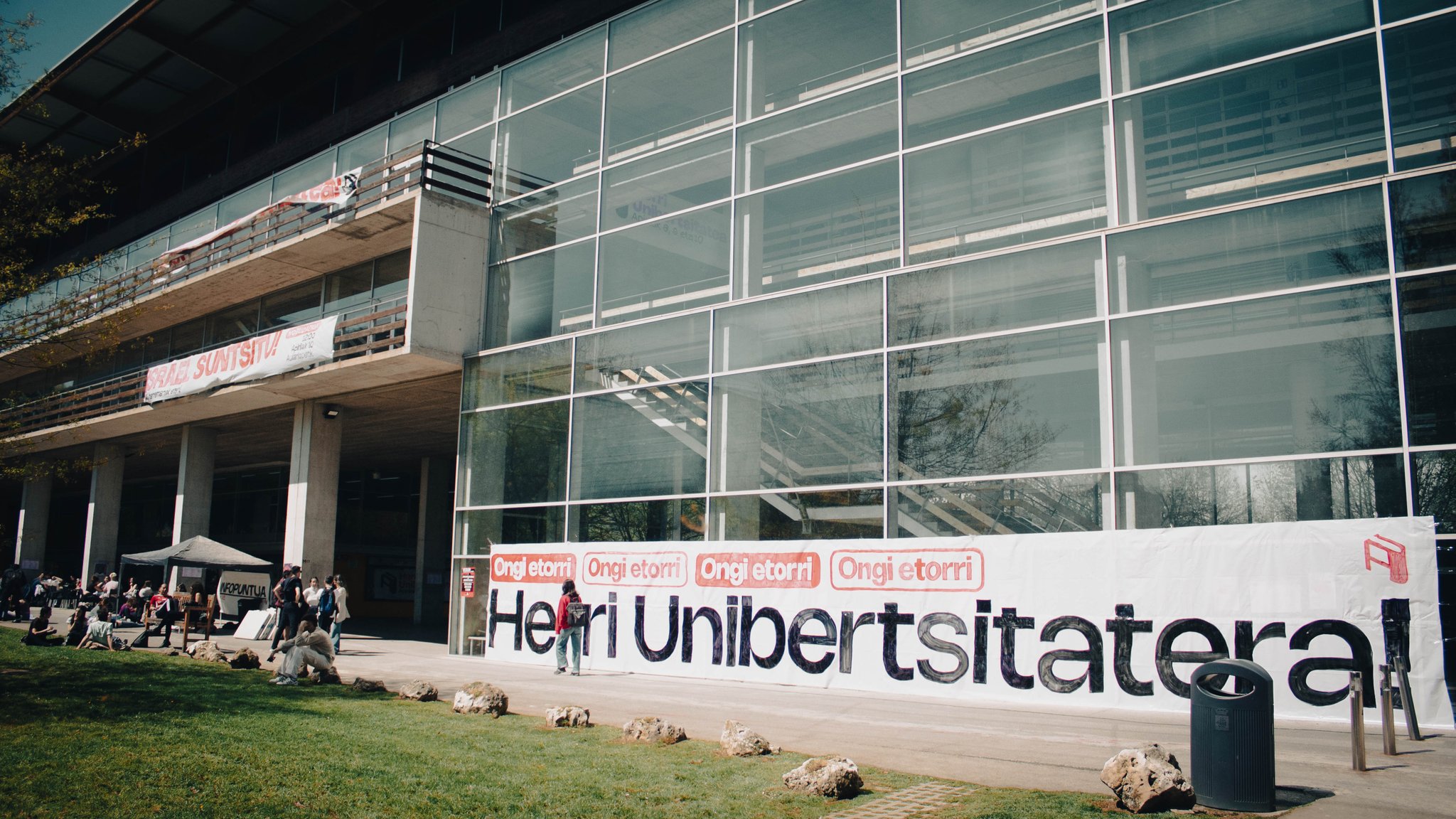 Herri Unibertsitatea eginen dute aste honetan Euskal Herriko zazpi campusetan. HERRI UNIBERTSITATEA