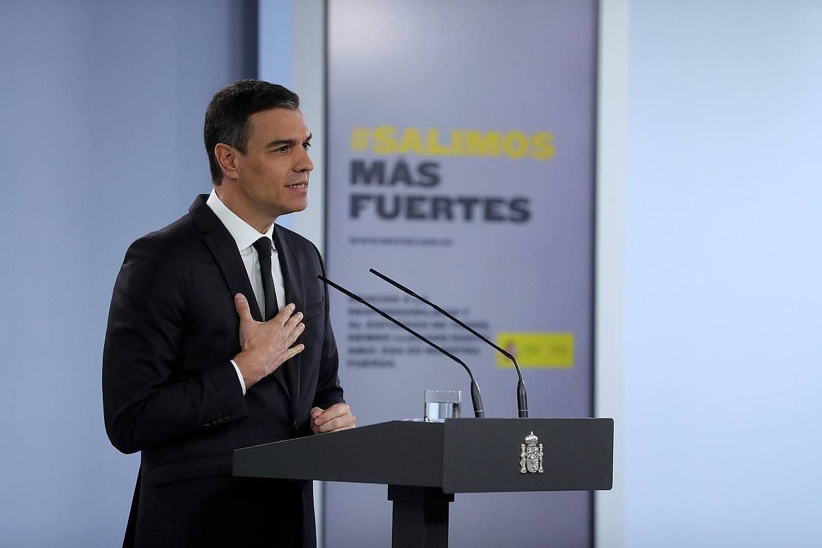 Pedro Sanchez Espainiako gobernuburua, erkidegoetako presidenteekin bilera egin ondorengo agerraldian. JUANJO MARTíN / EFE