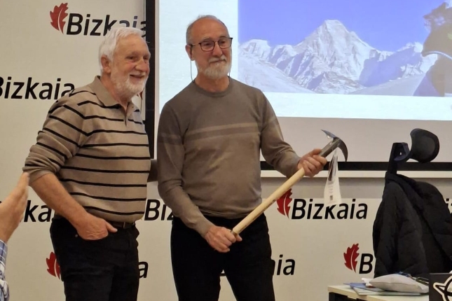 Bizkaiko Mendizale Federazioak Kepa Lizarragari eginiko omenaldia